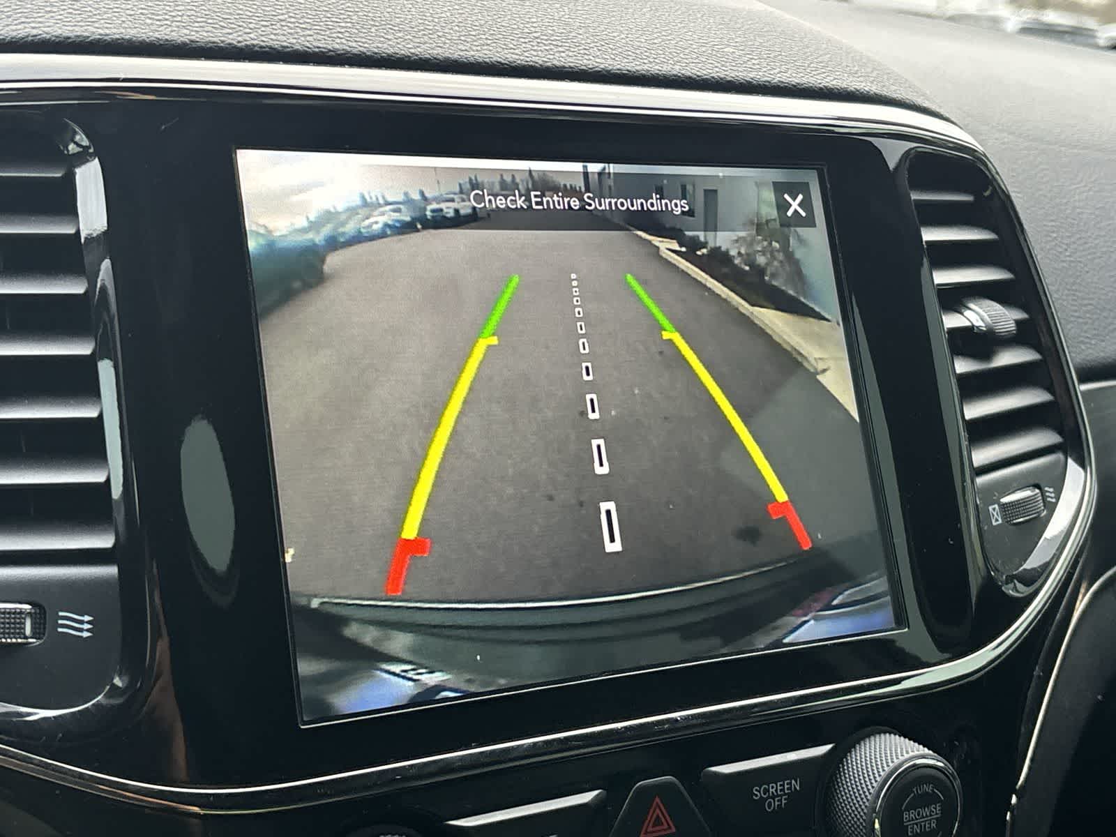 Thumbnail: 2020 Jeep Grand Cherokee - 20