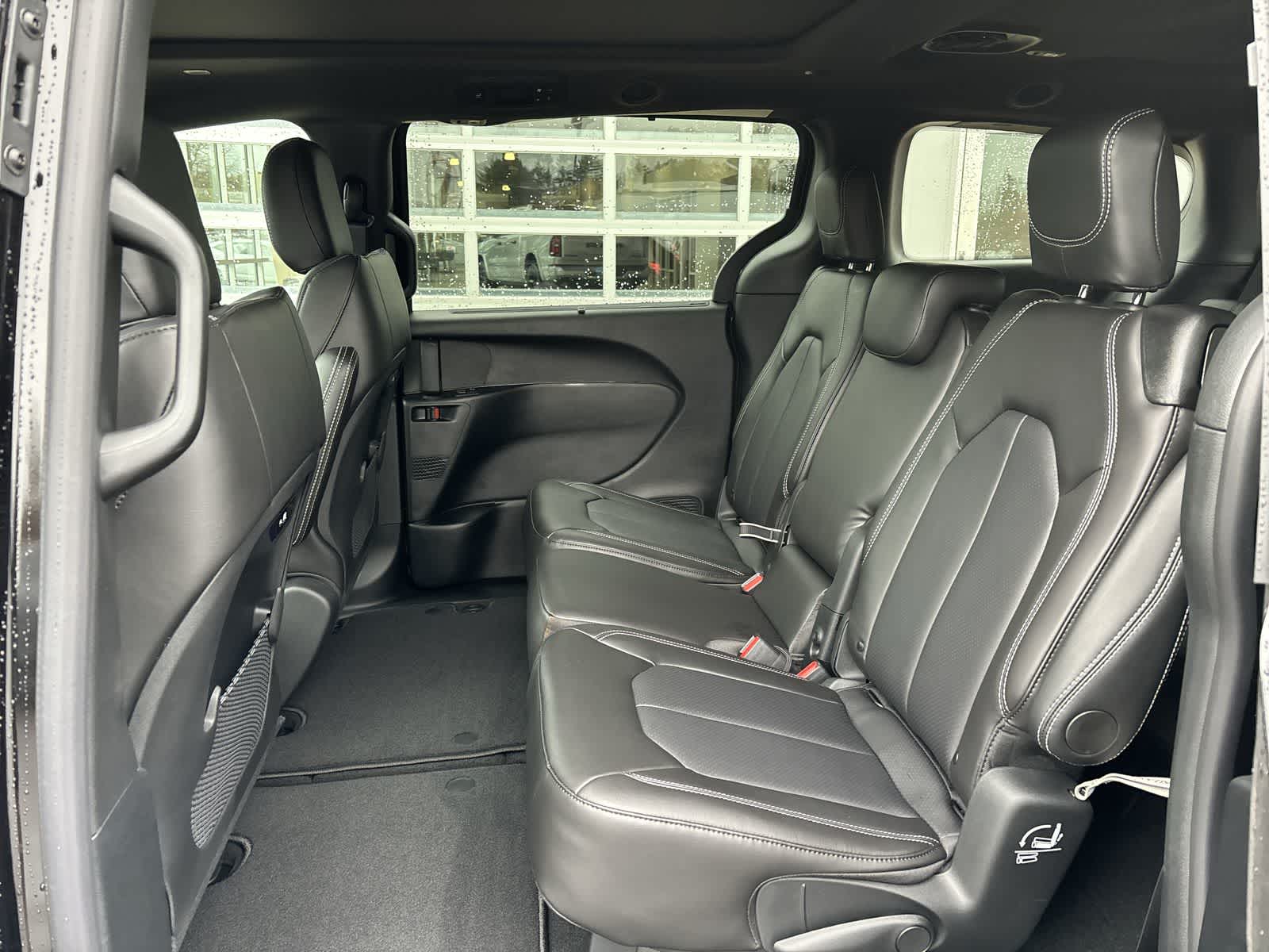 Thumbnail: 2026 Chrysler Pacifica - 9