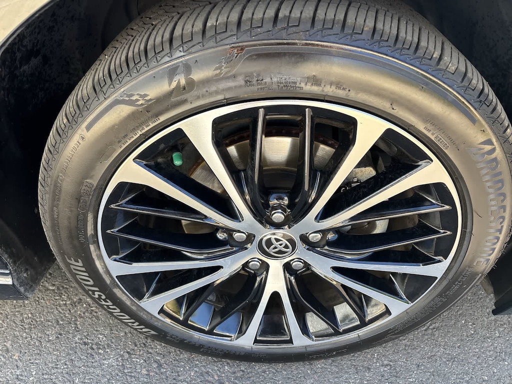 Used 2020 Toyota Camry SE Sedan