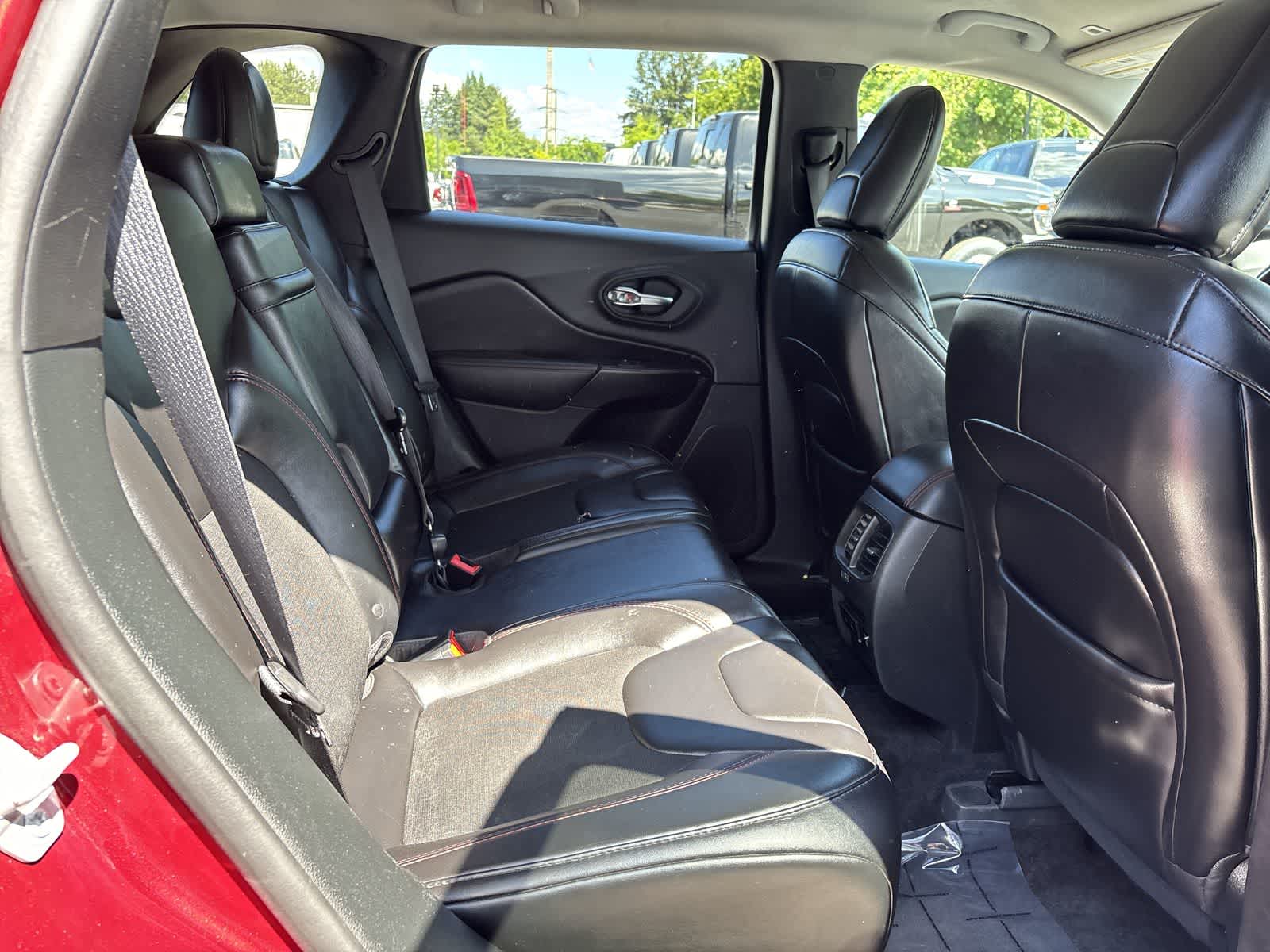 Thumbnail: 2019 Jeep Cherokee - 7