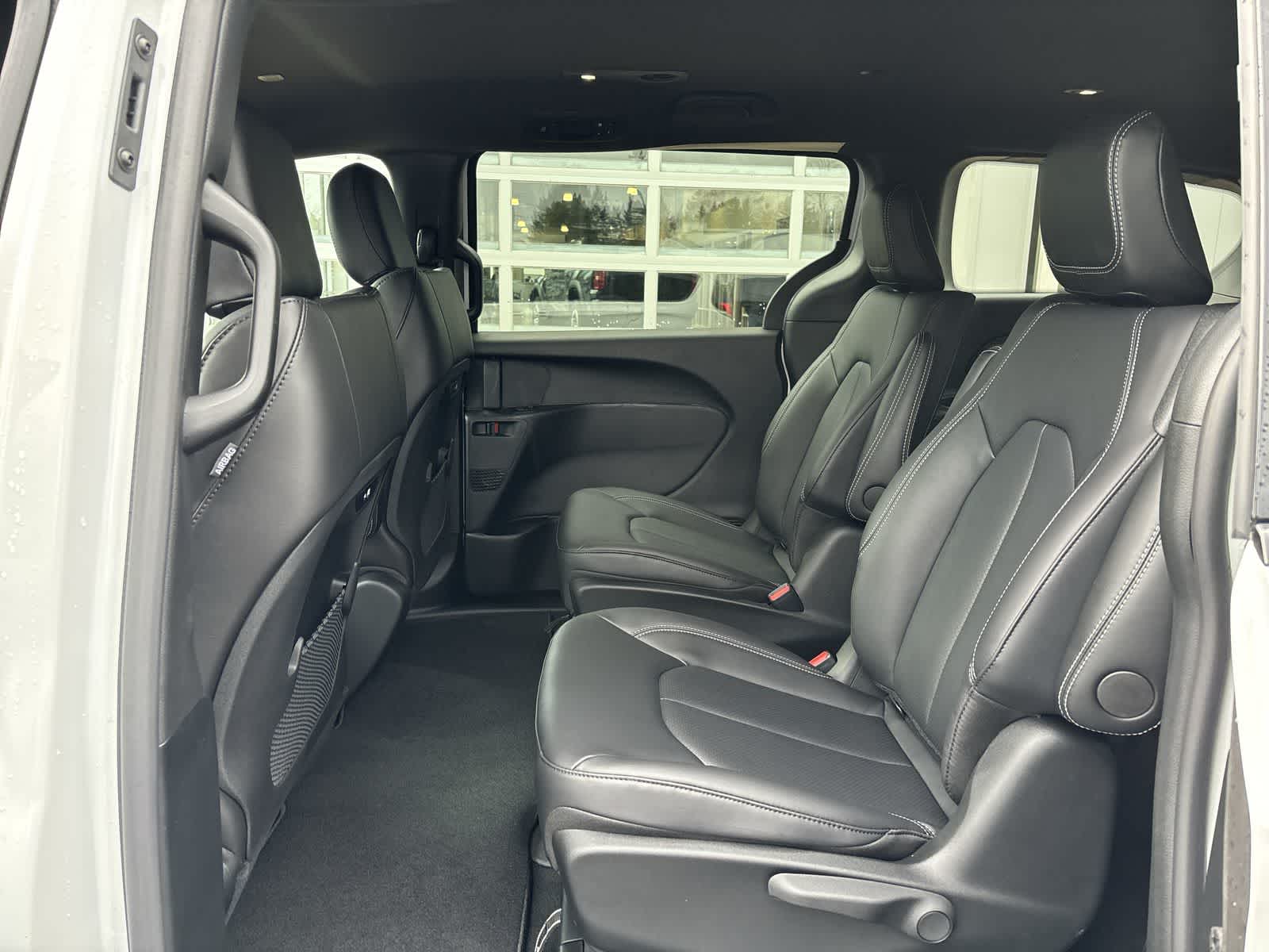 Thumbnail: 2026 Chrysler Pacifica - 8