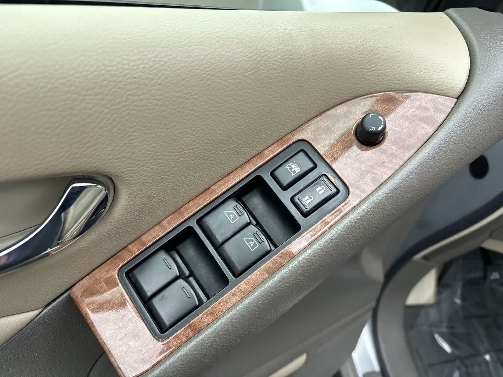 Thumbnail: 2011 Nissan Murano - 10