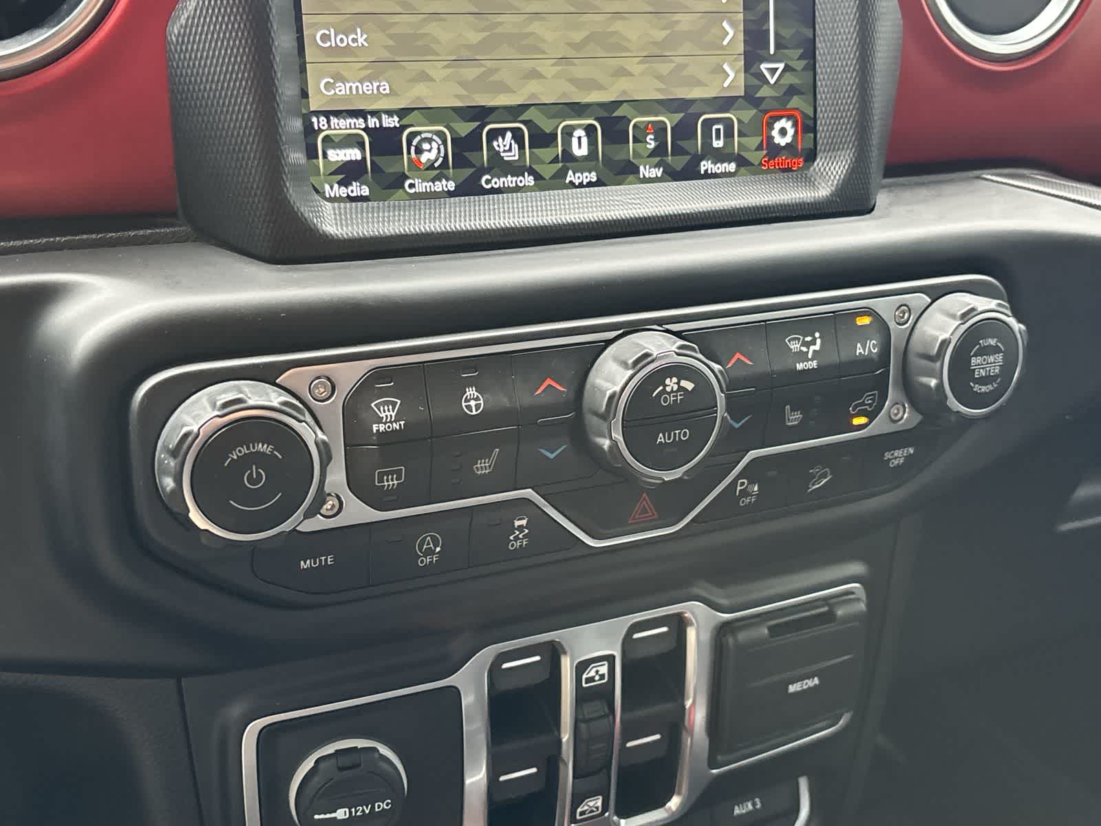 Thumbnail: 2021 Jeep Wrangler - 28