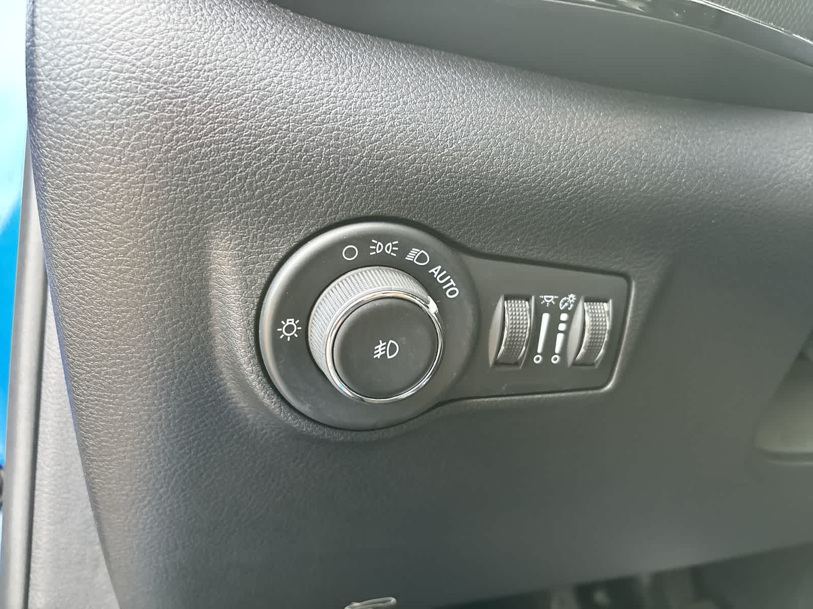 Thumbnail: 2022 Jeep Compass - 11