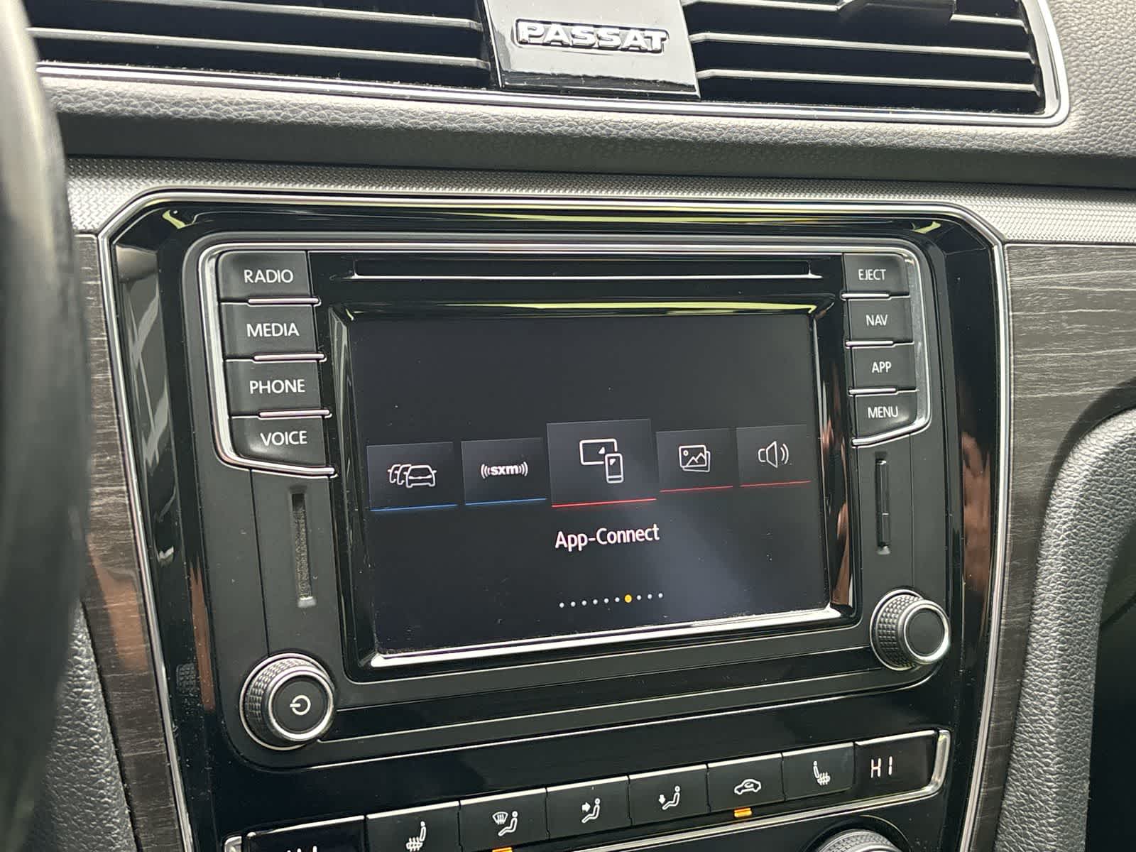 Thumbnail: 2018 Volkswagen Passat - 19