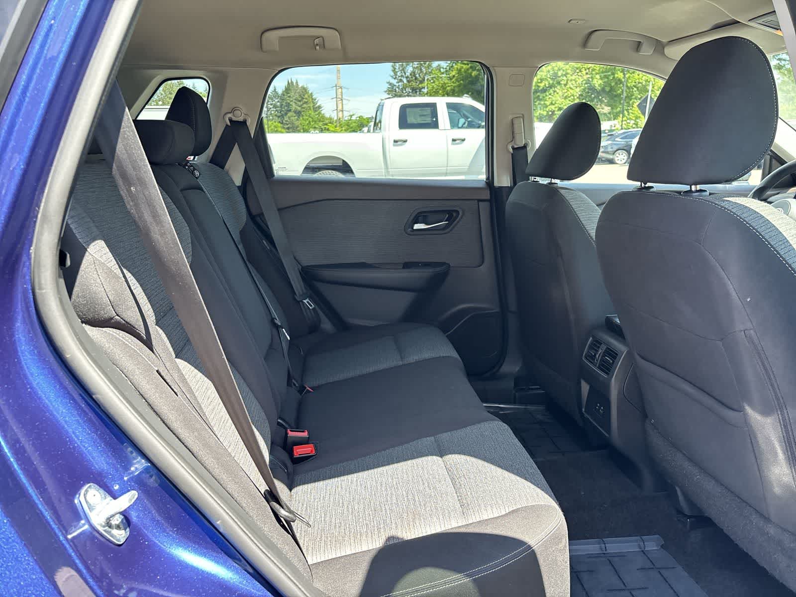 2023 Nissan Rogue SV 6