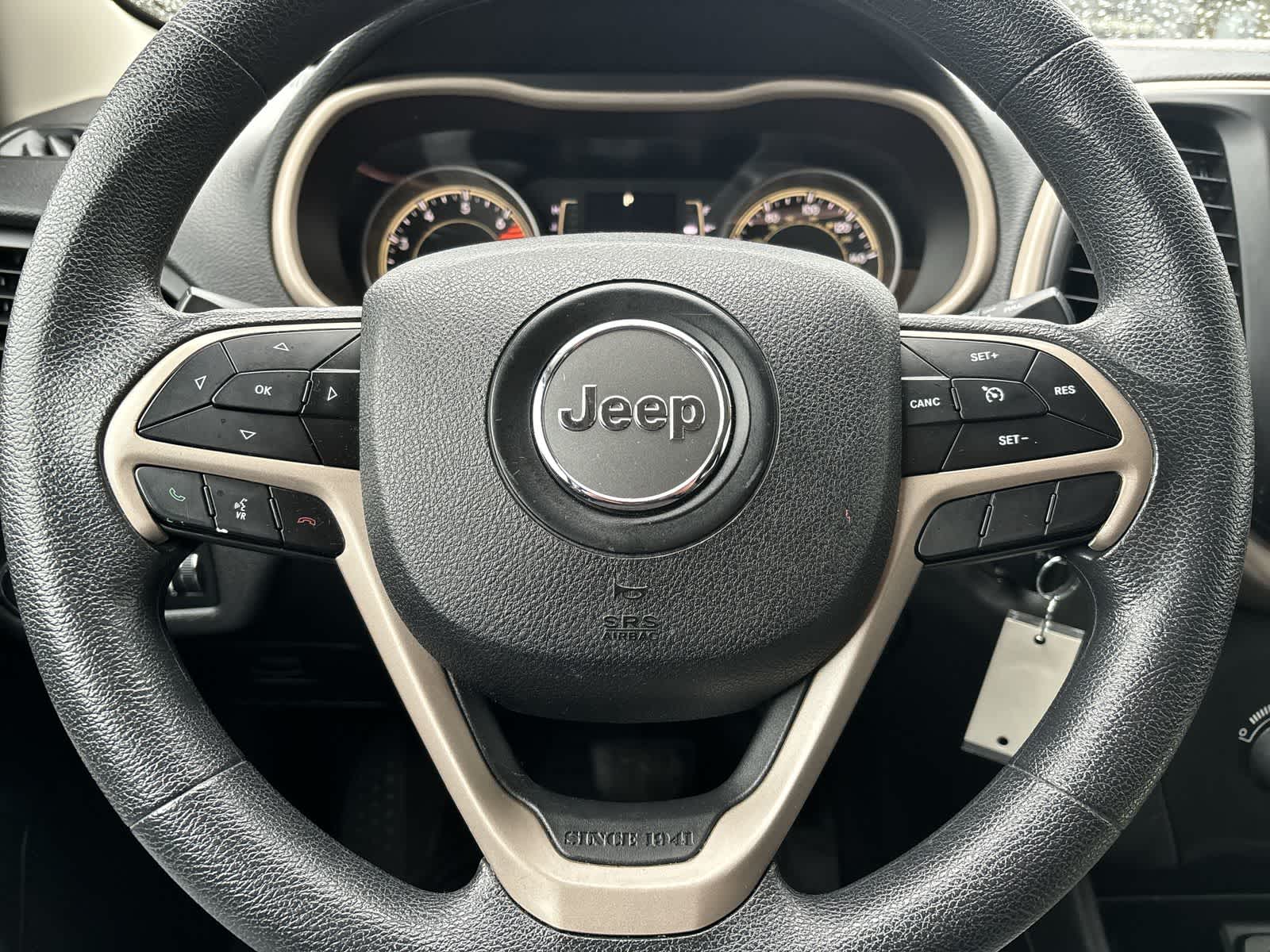 Thumbnail: 2018 Jeep Cherokee - 8