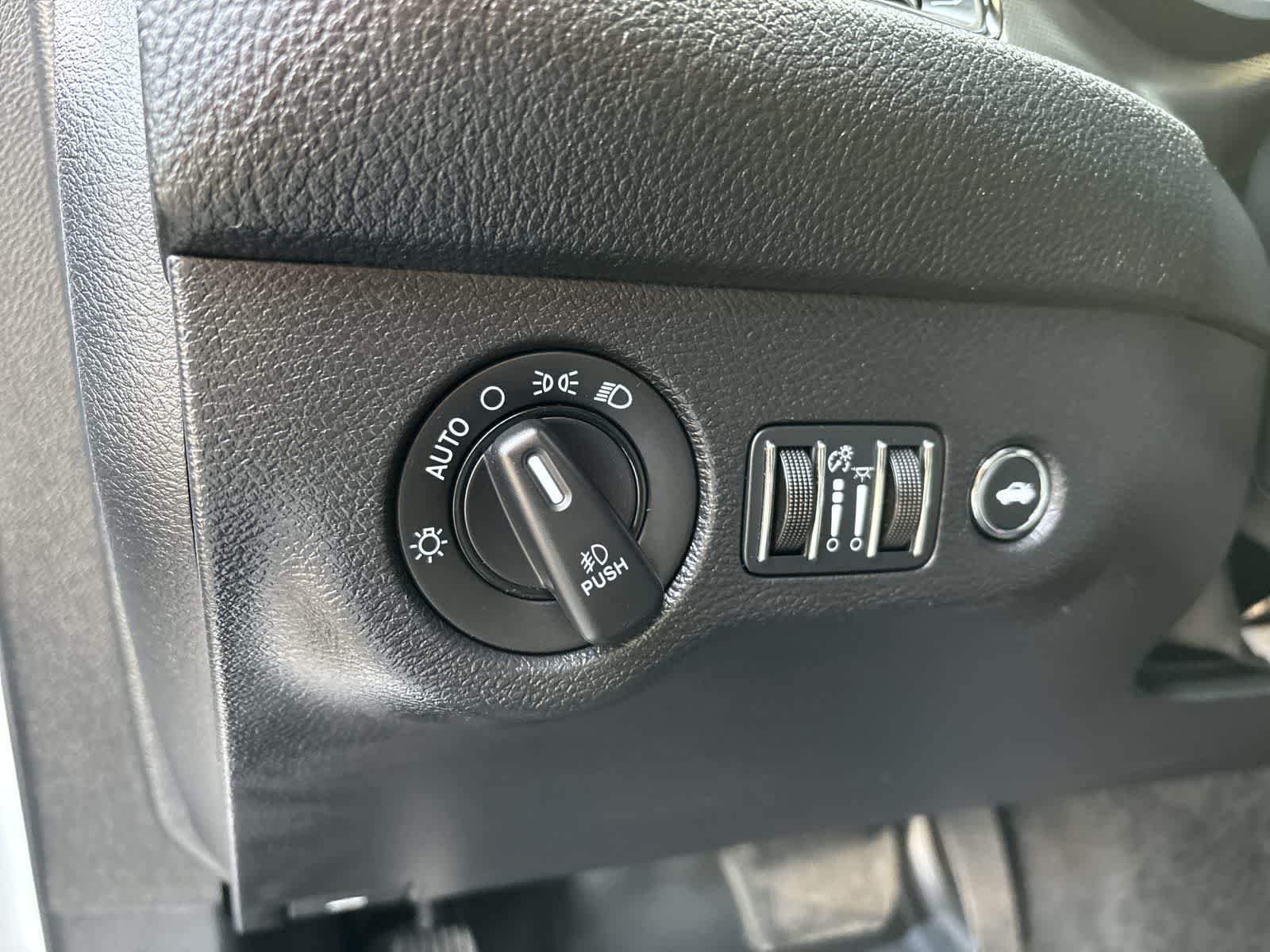 Thumbnail: 2015 Dodge Challenger - 9