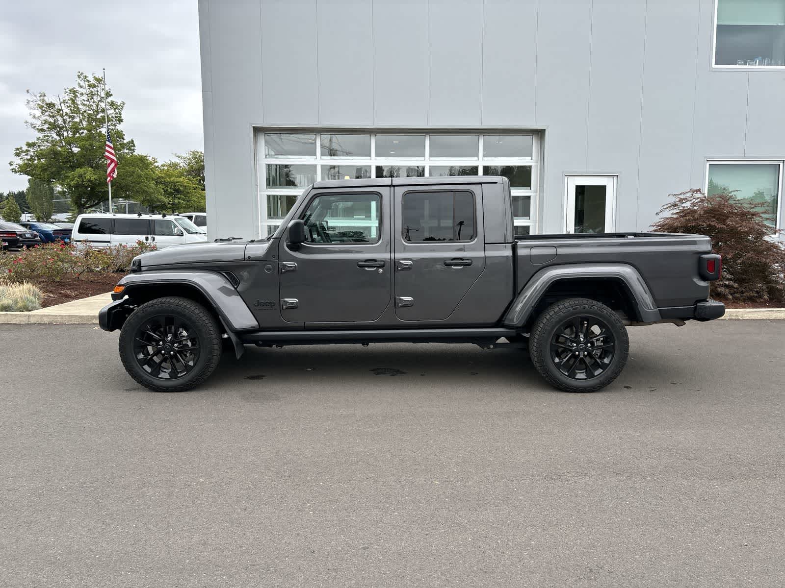 Thumbnail: 2024 Jeep Gladiator - 2