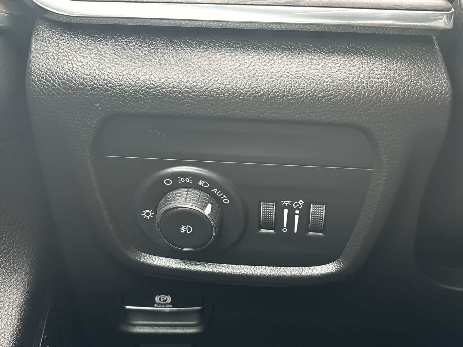 Thumbnail: 2023 Jeep Grand Cherokee - 16