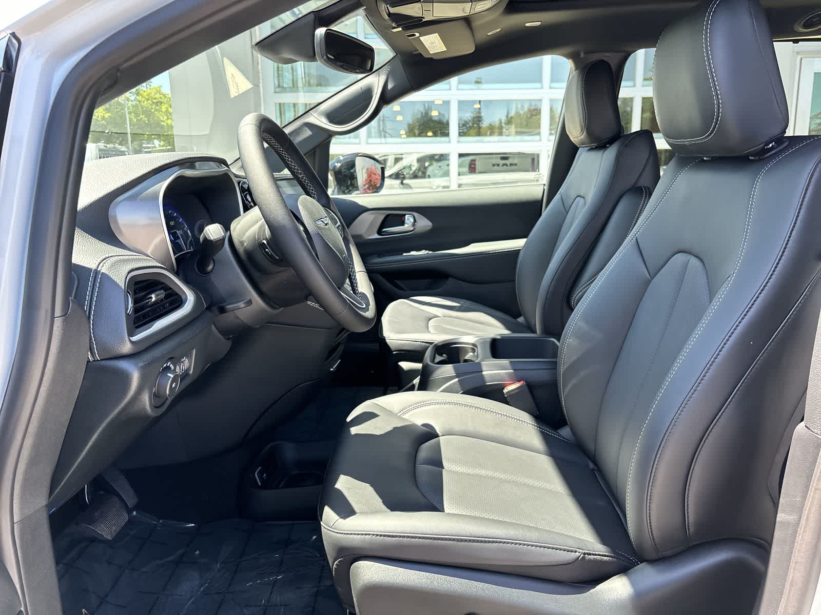 Thumbnail: 2025 Chrysler Pacifica - 7