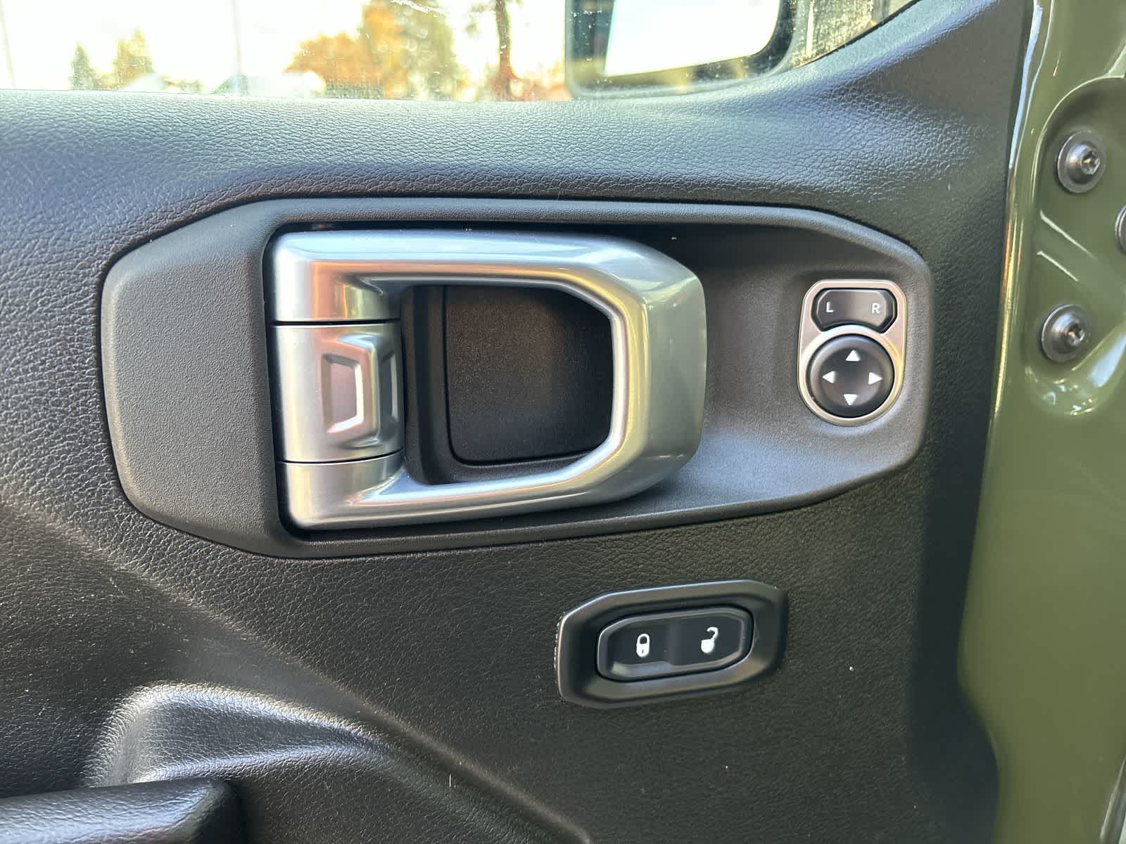 Thumbnail: 2021 Jeep Gladiator - 8