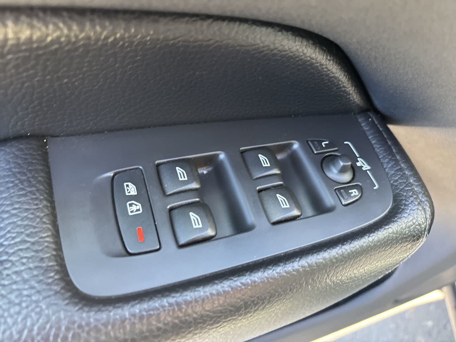 Thumbnail: 2019 Volvo XC60 - 8