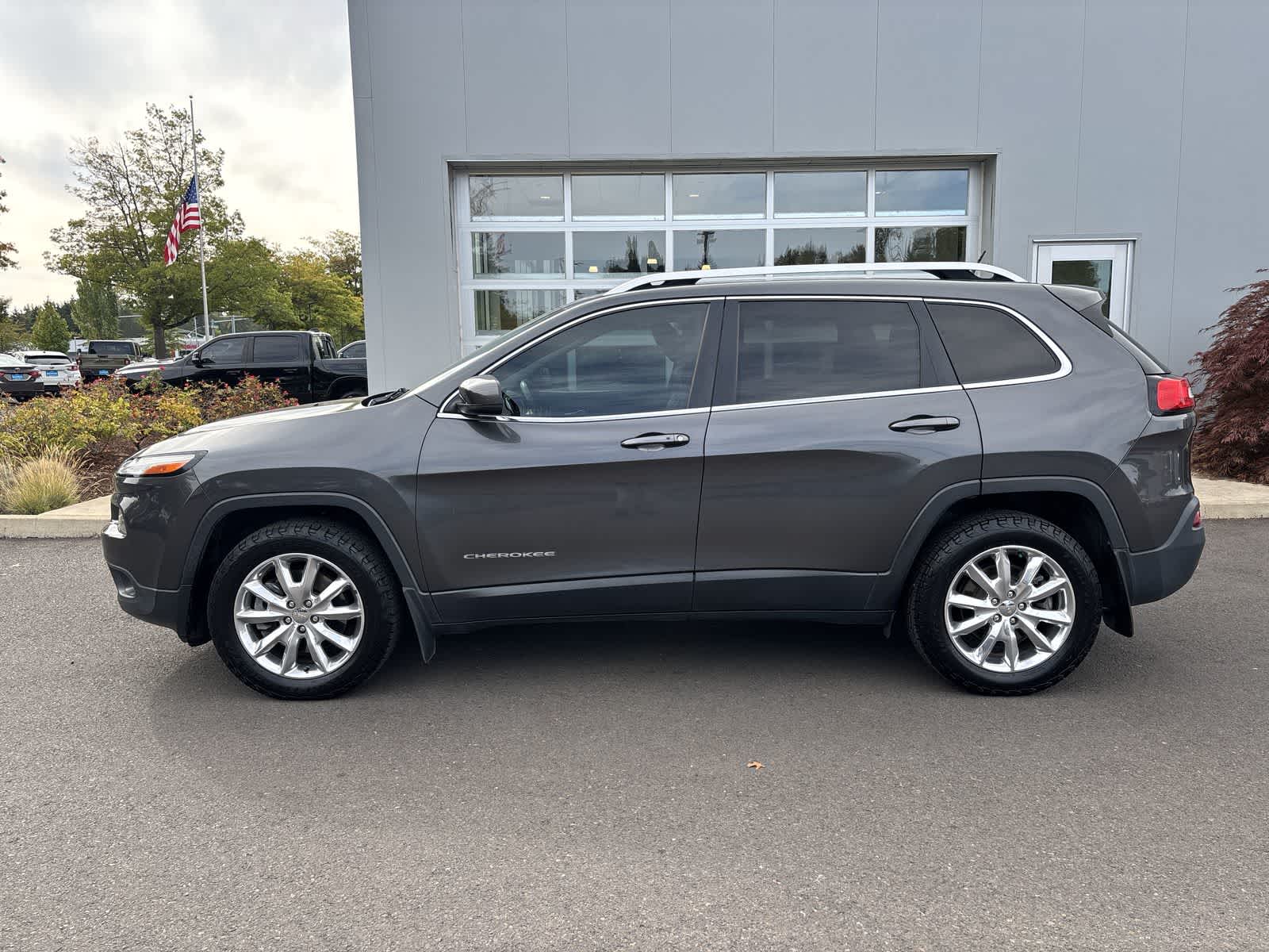 Used 2015 Jeep Cherokee Limited with VIN 1C4PJMDB2FW763125 for sale in Eugene, OR
