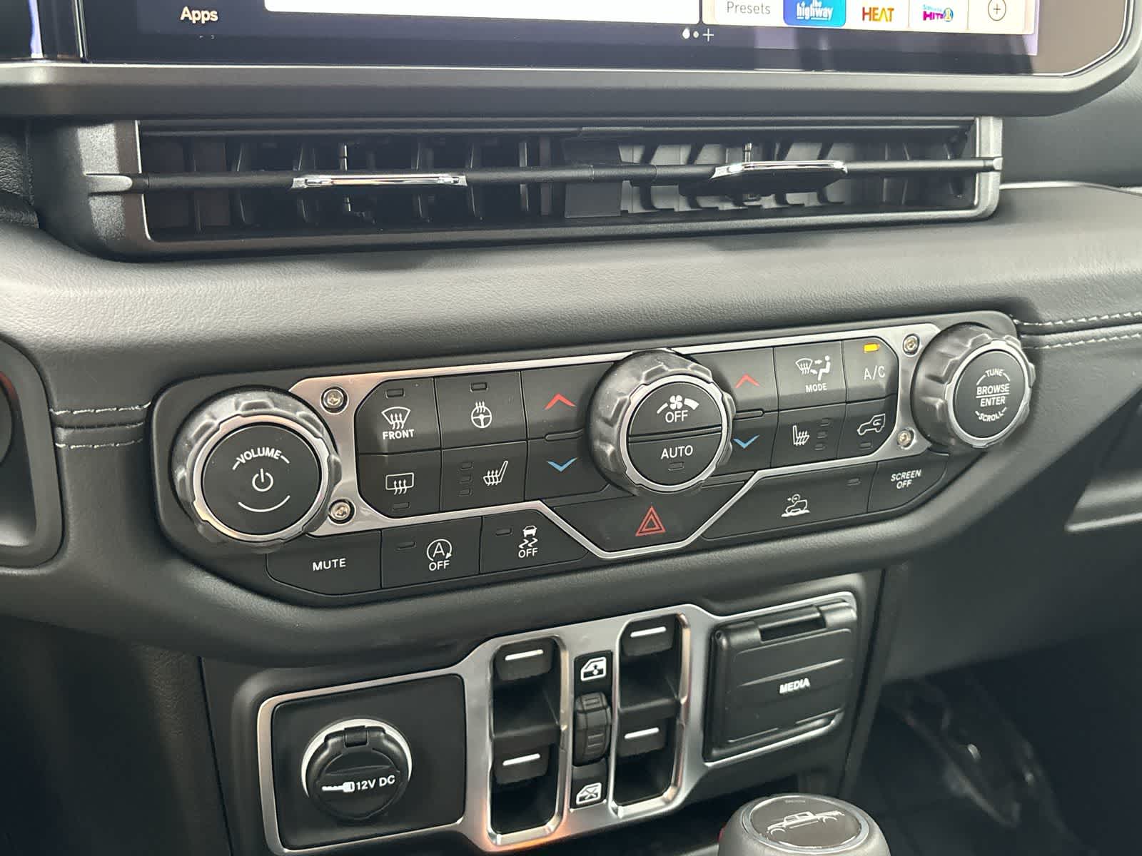 Thumbnail: 2026 Jeep Gladiator - 22