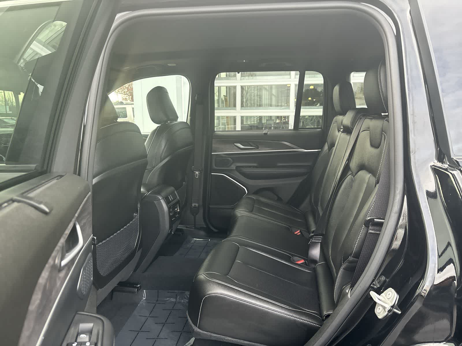 Thumbnail: 2024 Jeep Grand Cherokee - 11