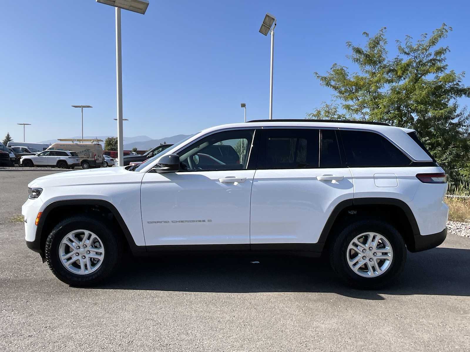 Thumbnail: 2025 Jeep Grand Cherokee - 3