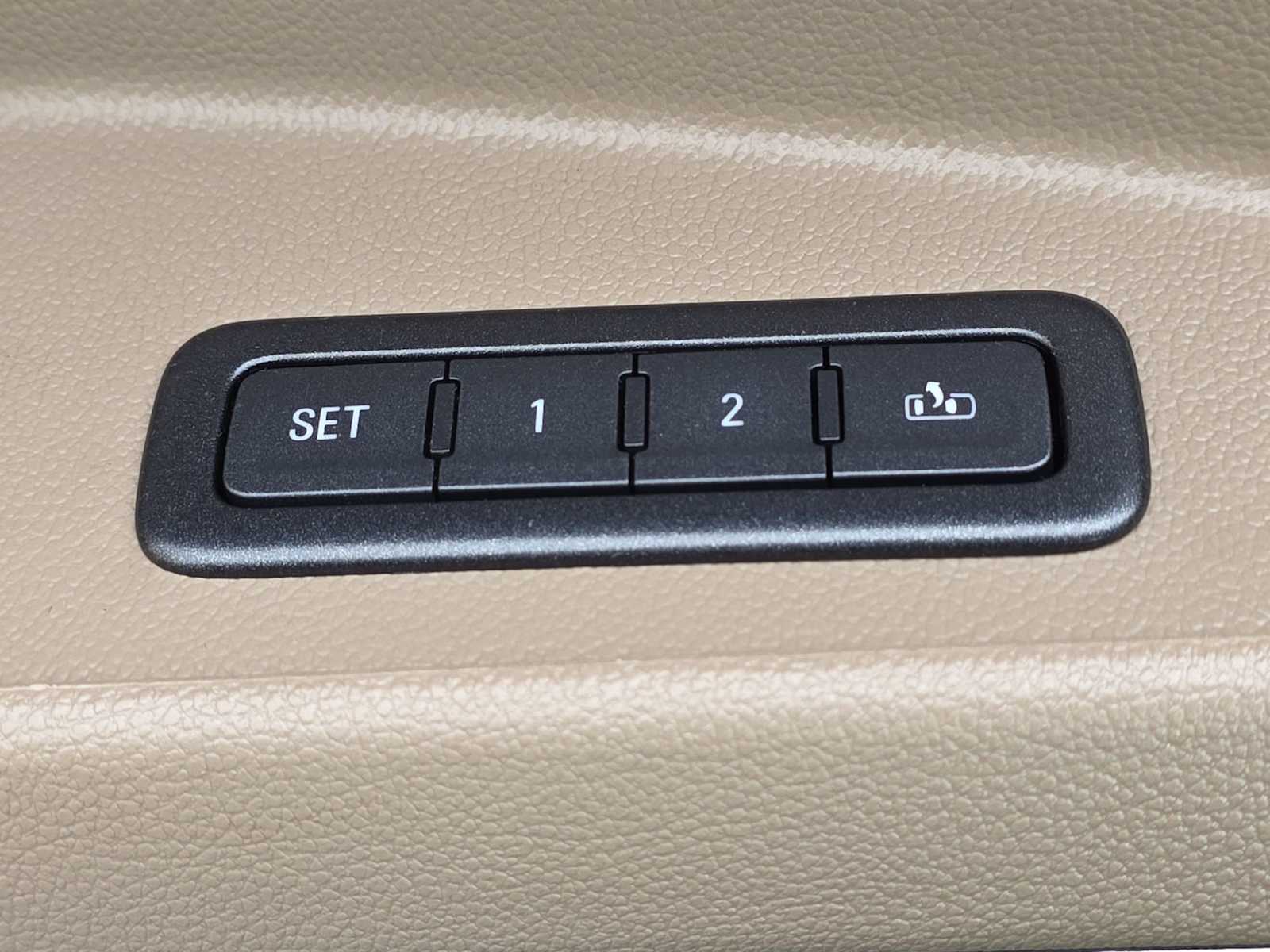 Thumbnail: 2015 Chevrolet Tahoe - 23