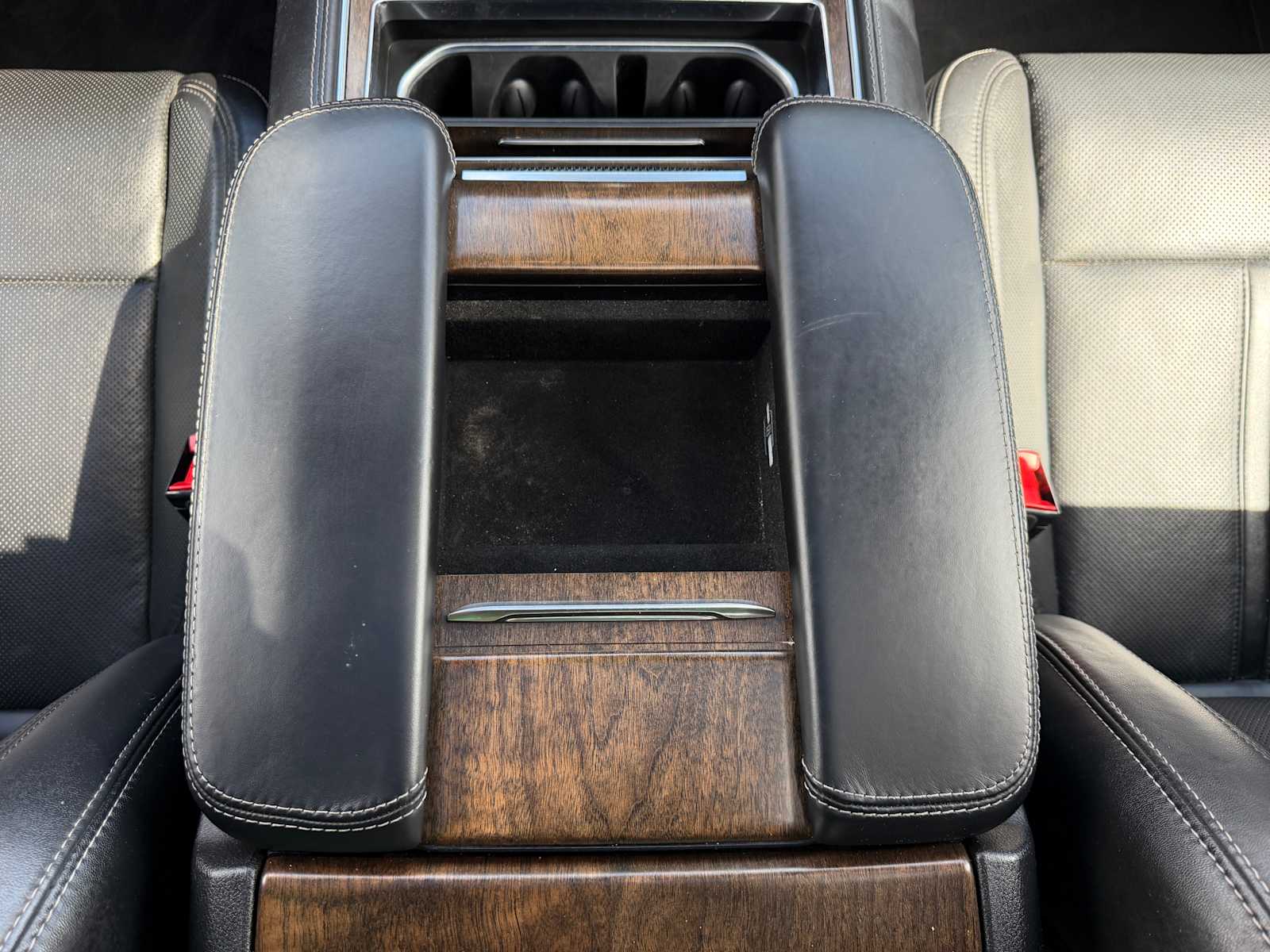 Thumbnail: 2022 Jeep Grand Wagoneer - 21