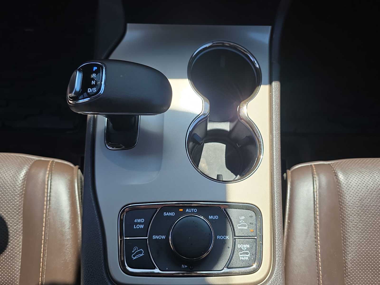 Thumbnail: 2014 Jeep Grand Cherokee - 17