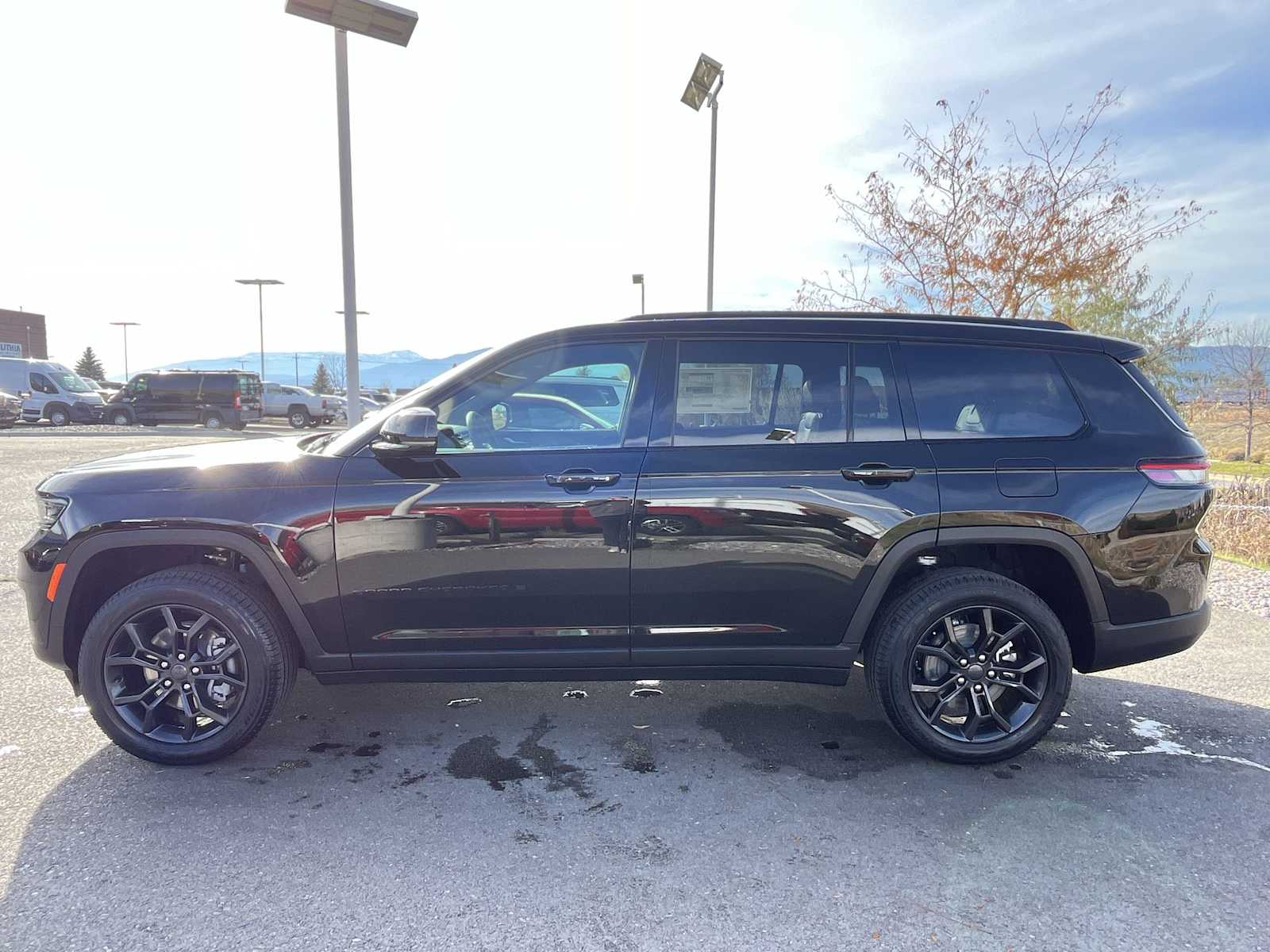 Thumbnail: 2025 Jeep Grand Cherokee - 3