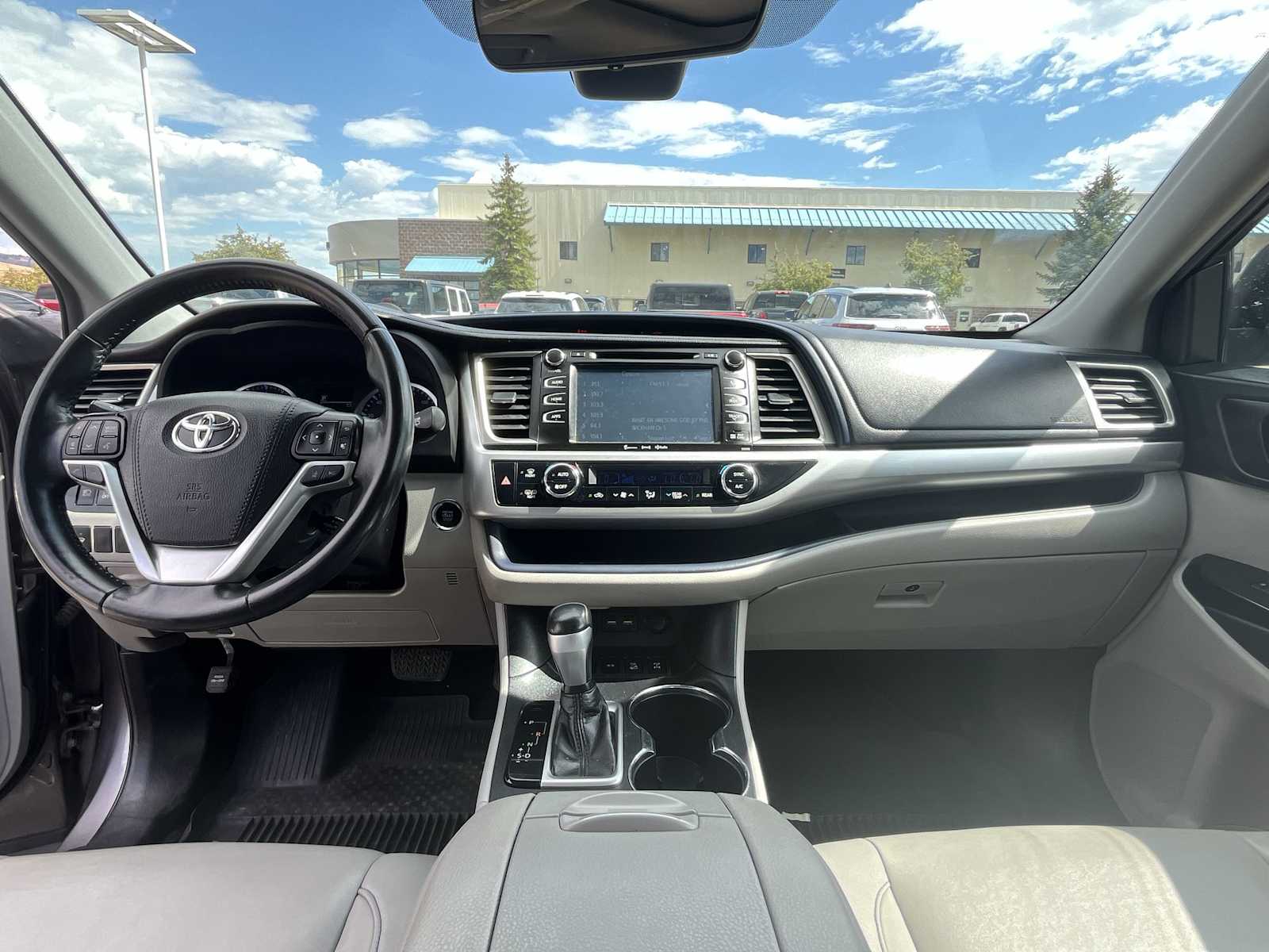 Thumbnail: 2019 Toyota Highlander - 10