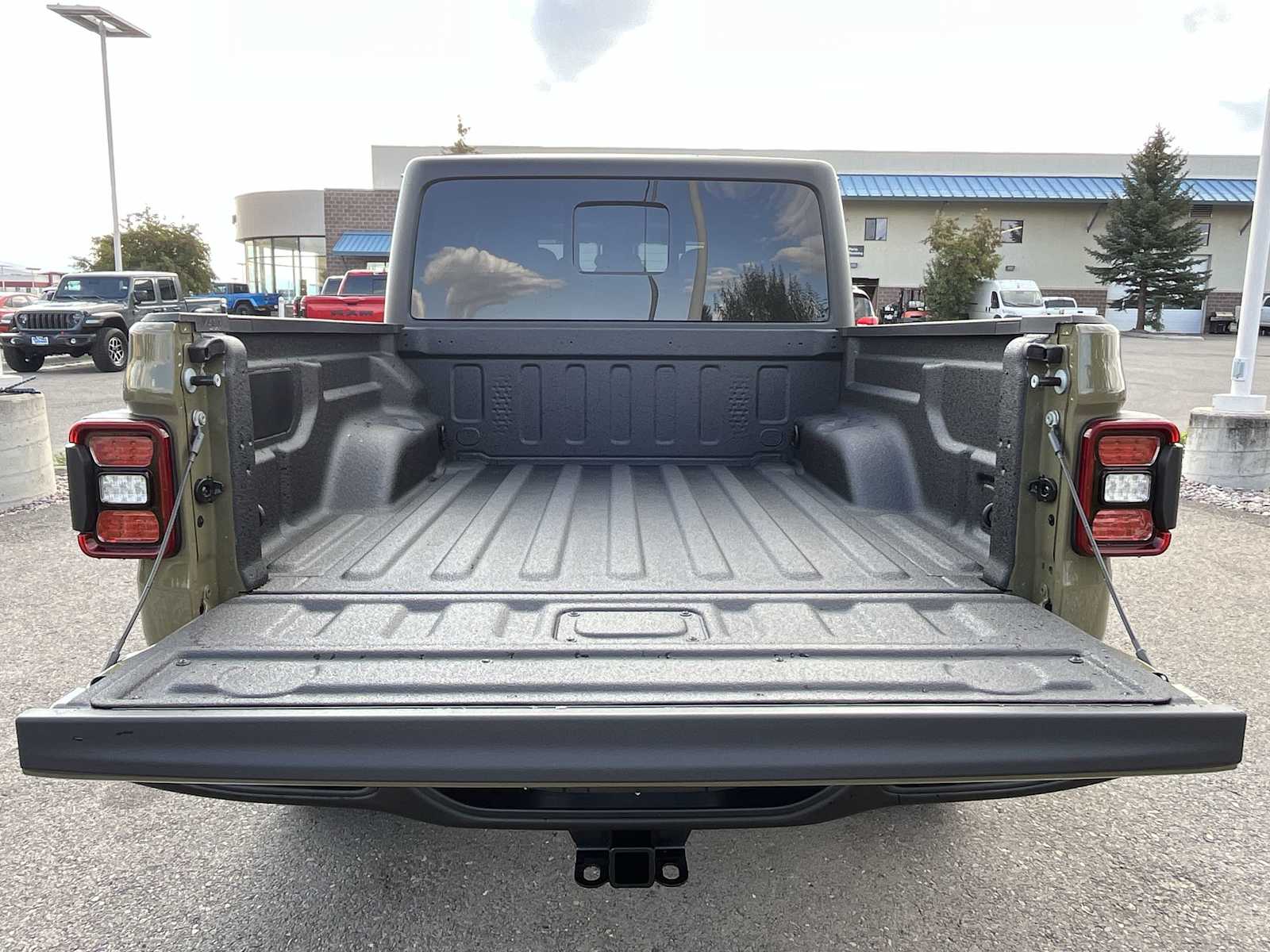 Thumbnail: 2025 Jeep Gladiator - 19