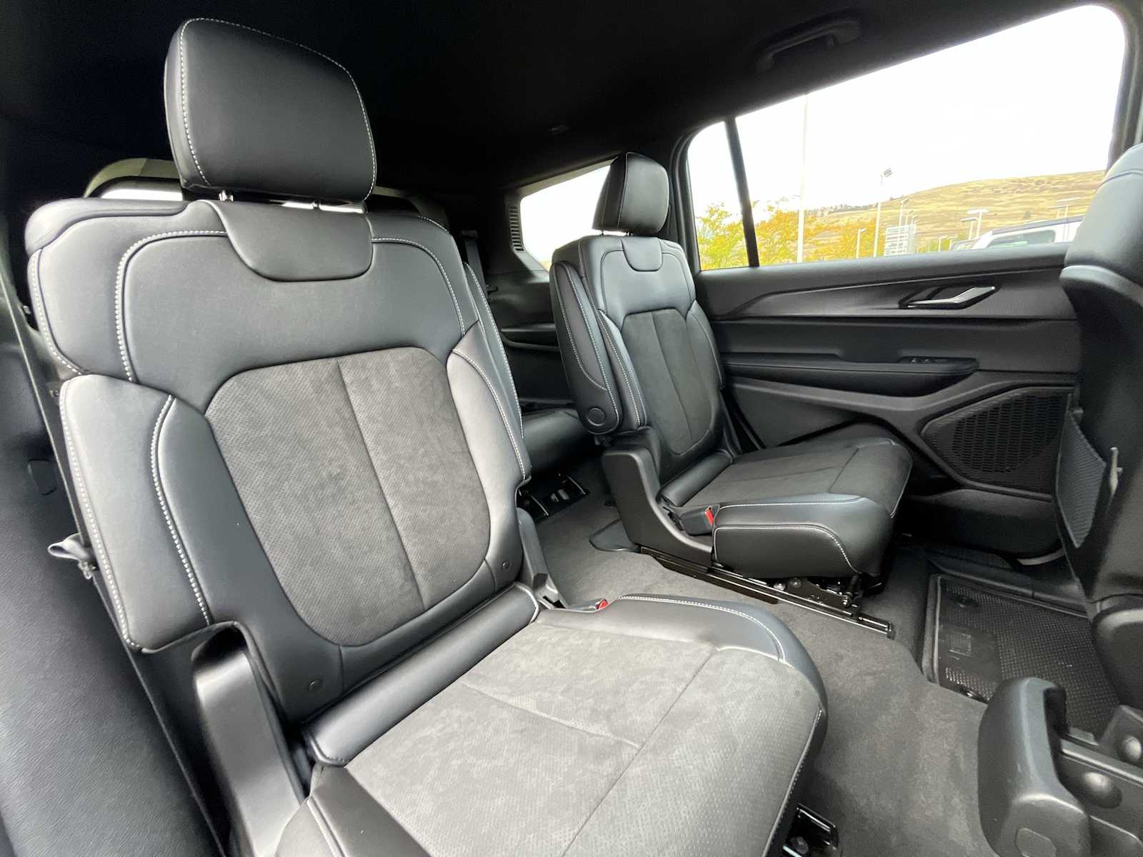 Thumbnail: 2025 Jeep Grand Cherokee - 13