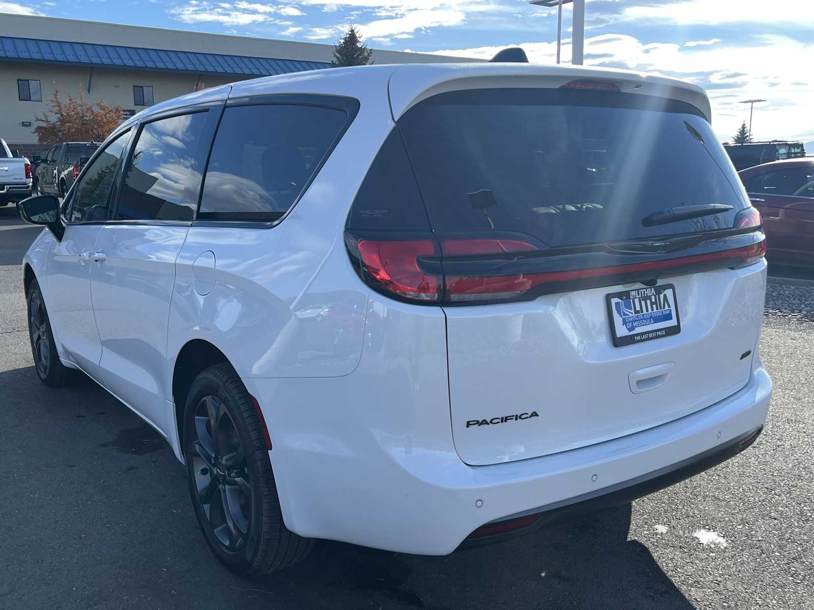 Thumbnail: 2026 Chrysler Pacifica - 4