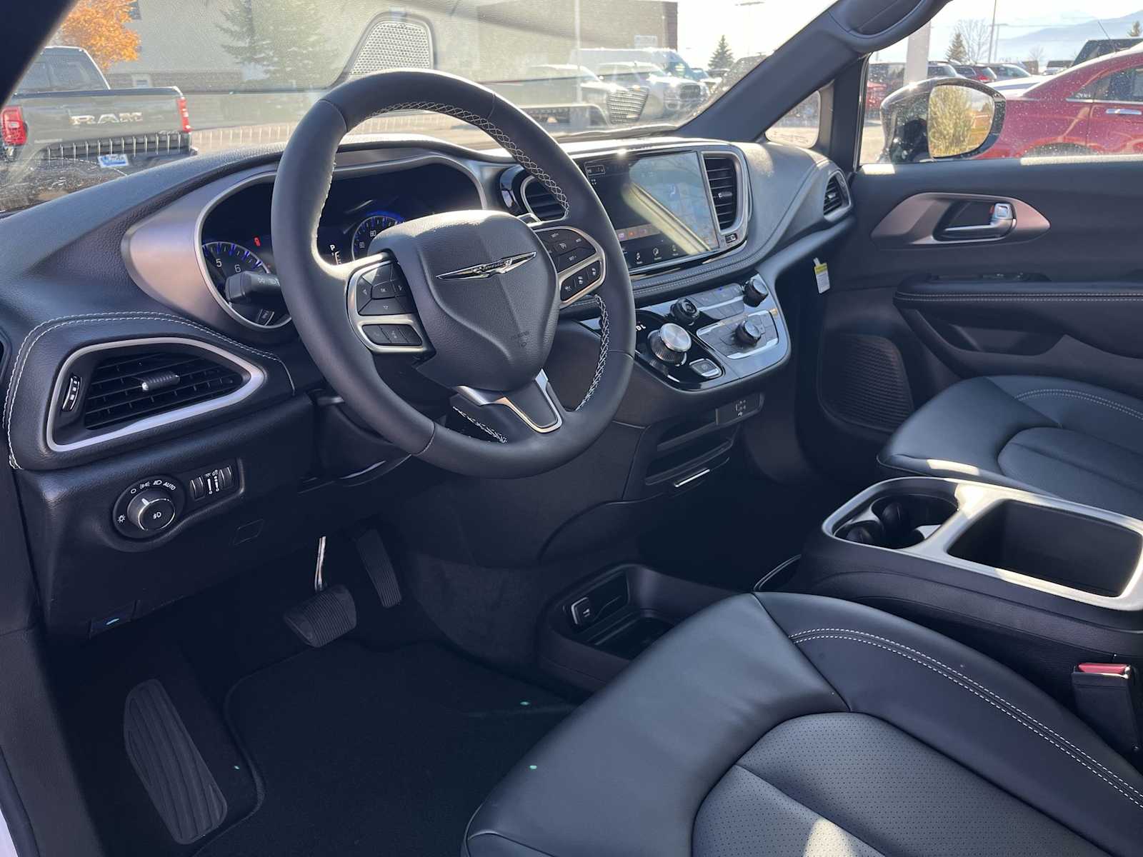 Thumbnail: 2026 Chrysler Pacifica - 2