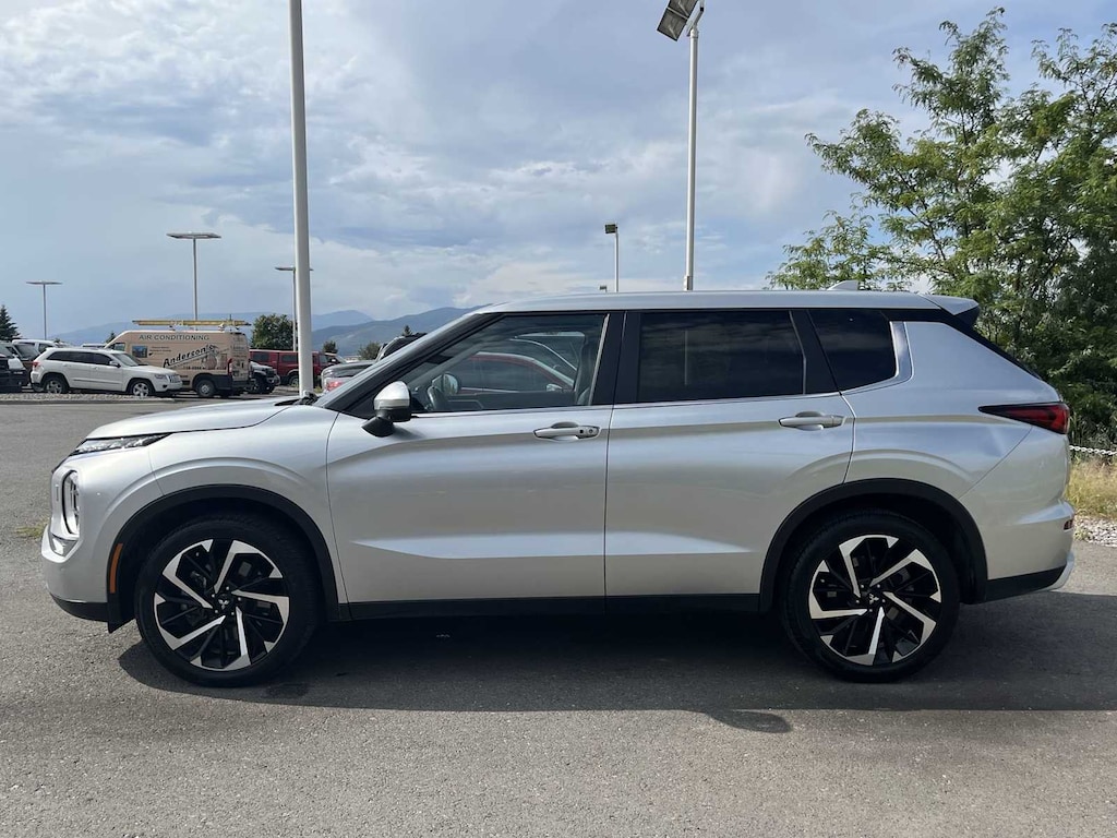 Used 2024 Mitsubishi Outlander SE SUV
