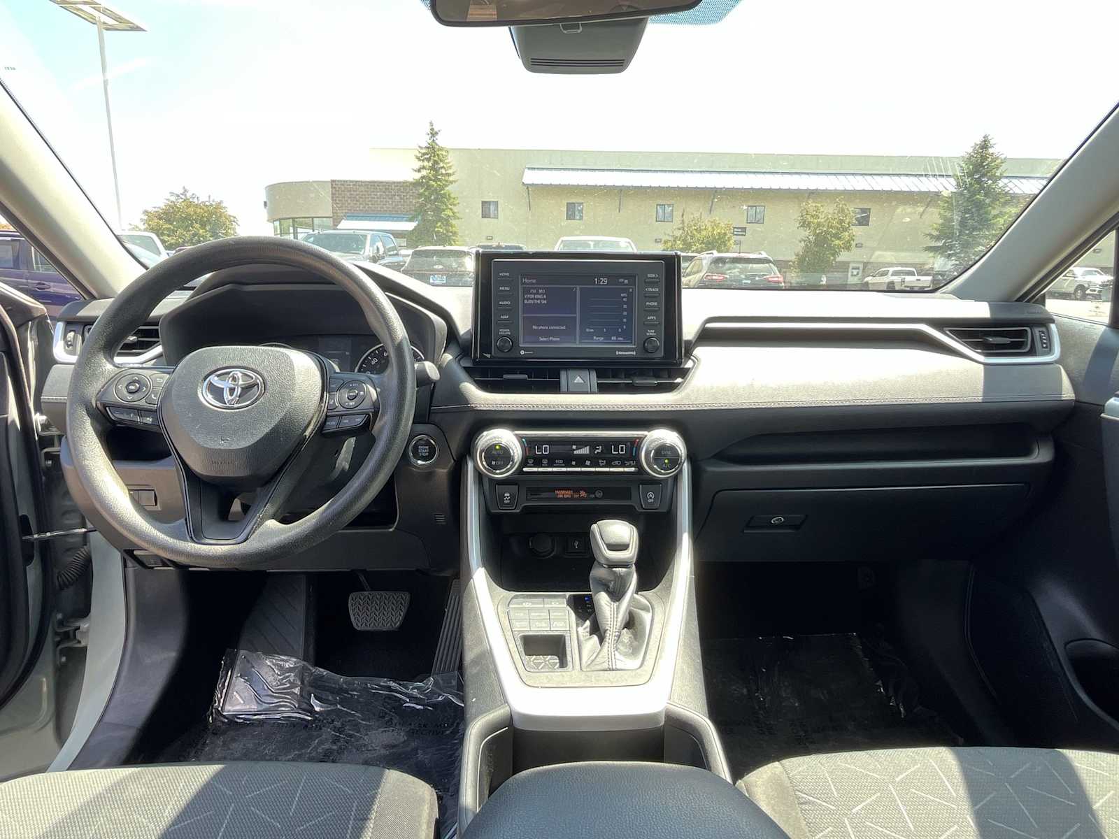 Thumbnail: 2022 Toyota RAV4 - 10