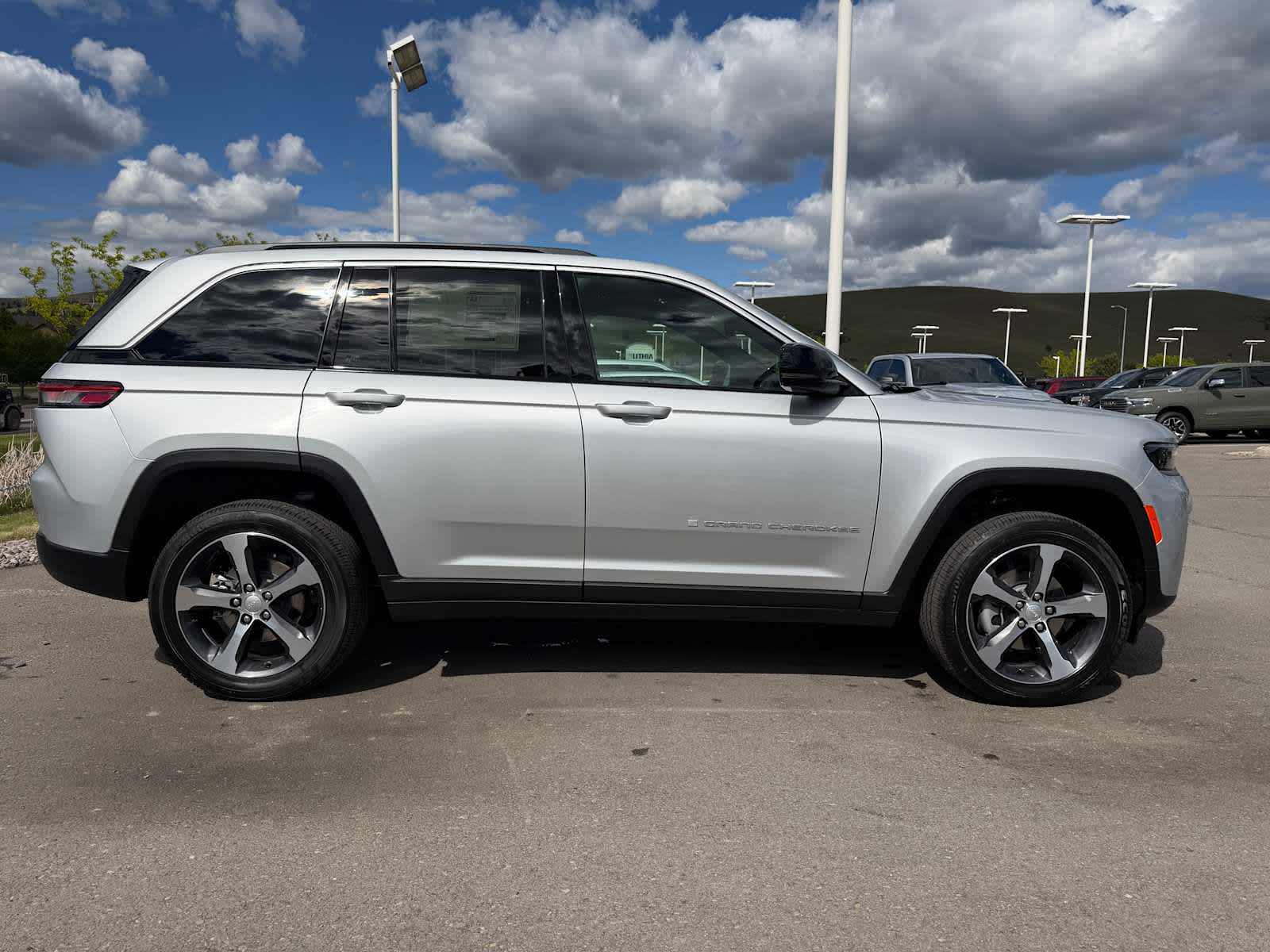 Thumbnail: 2026 Jeep Grand Cherokee - 8