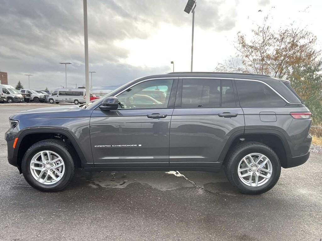 New 2025 Jeep Grand Cherokee LAREDO X 4X4 Sport Utility