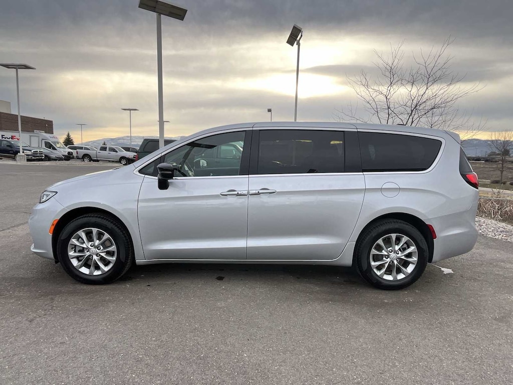 New 2026 Chrysler Pacifica SELECT AWD Passenger Van
