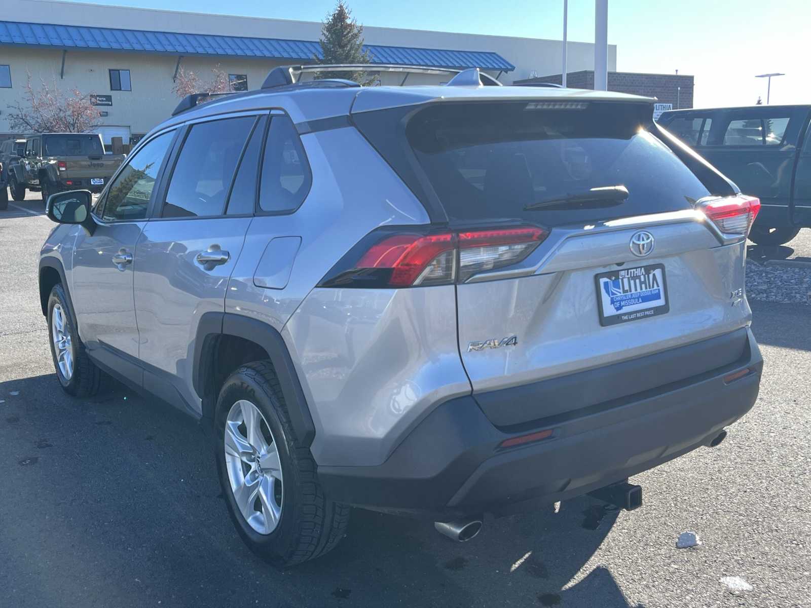 Thumbnail: 2021 Toyota RAV4 - 4