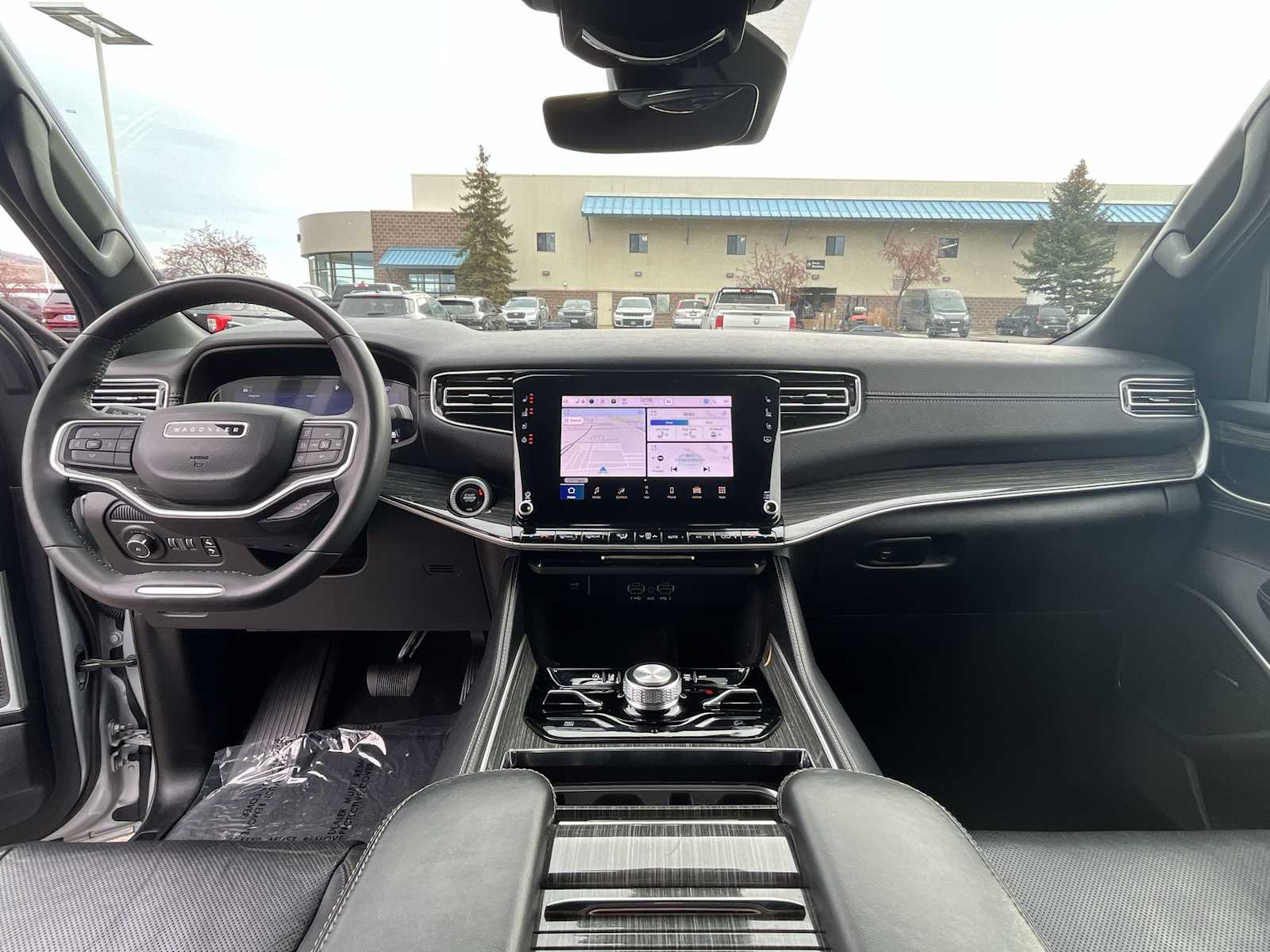 Thumbnail: 2022 Jeep Wagoneer - 10