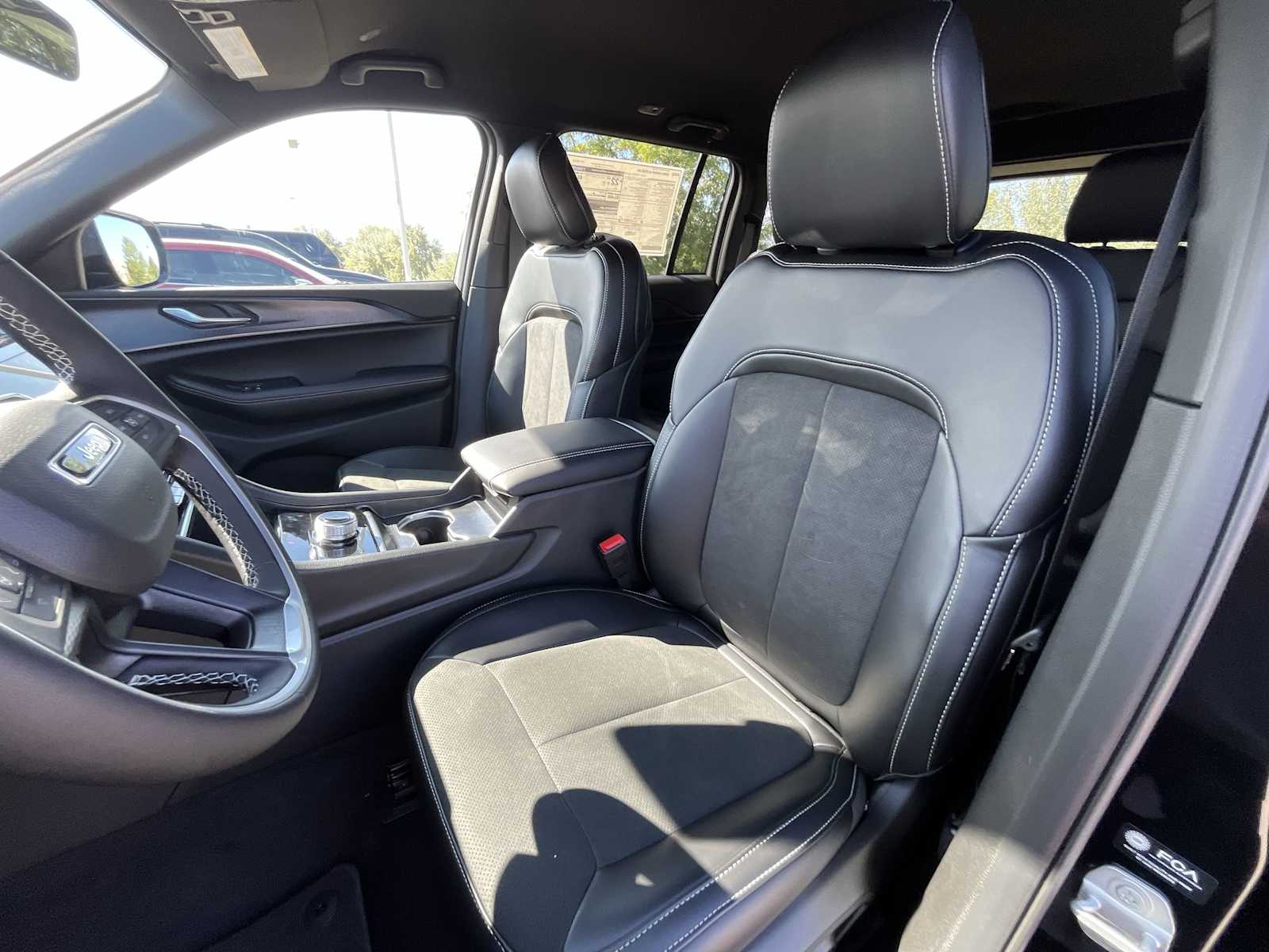 Thumbnail: 2025 Jeep Grand Cherokee - 11