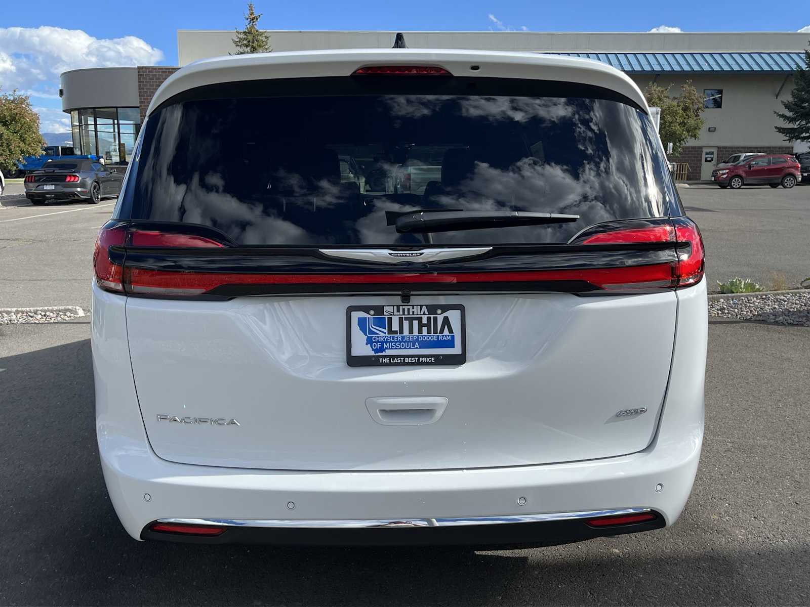 Thumbnail: 2026 Chrysler Pacifica - 5