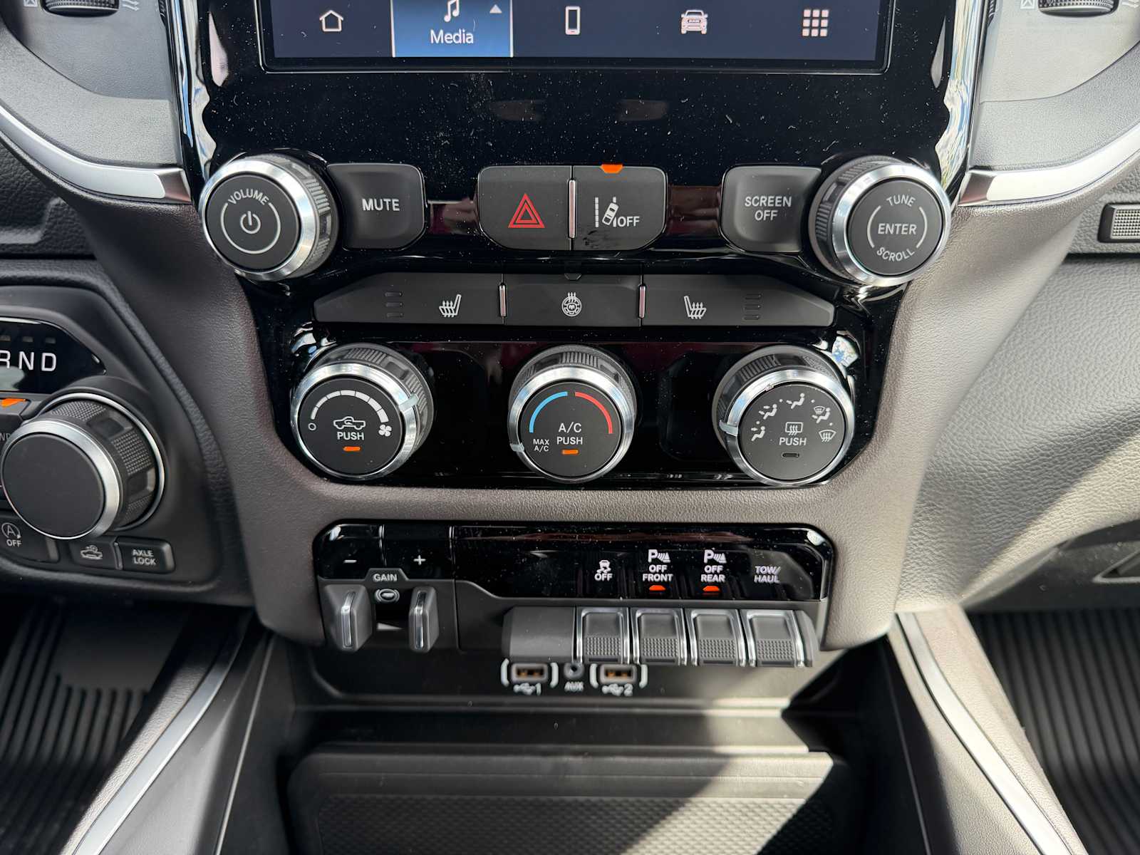 Thumbnail: 2026 RAM 1500 - 18