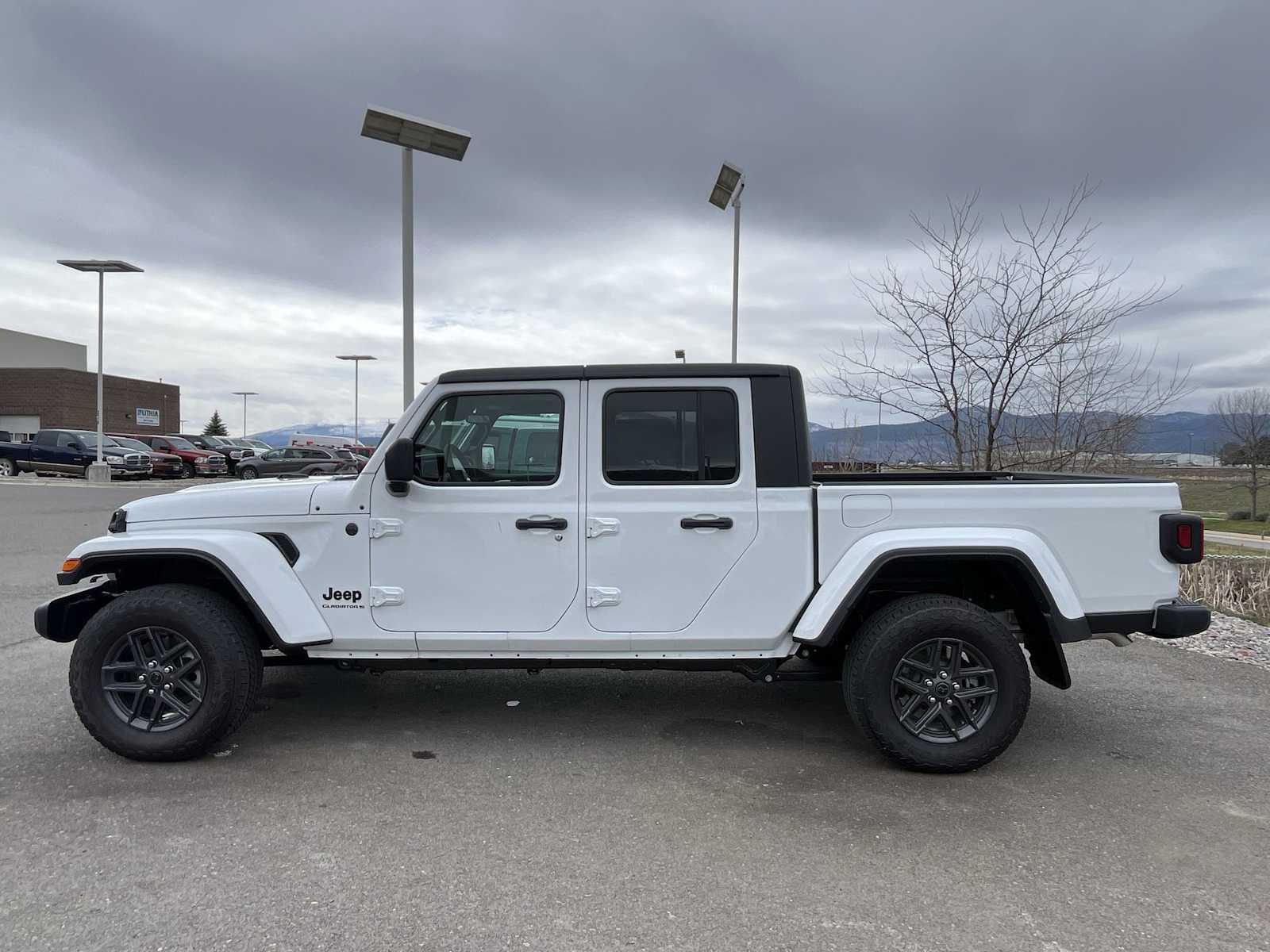 Thumbnail: 2026 Jeep Gladiator - 3
