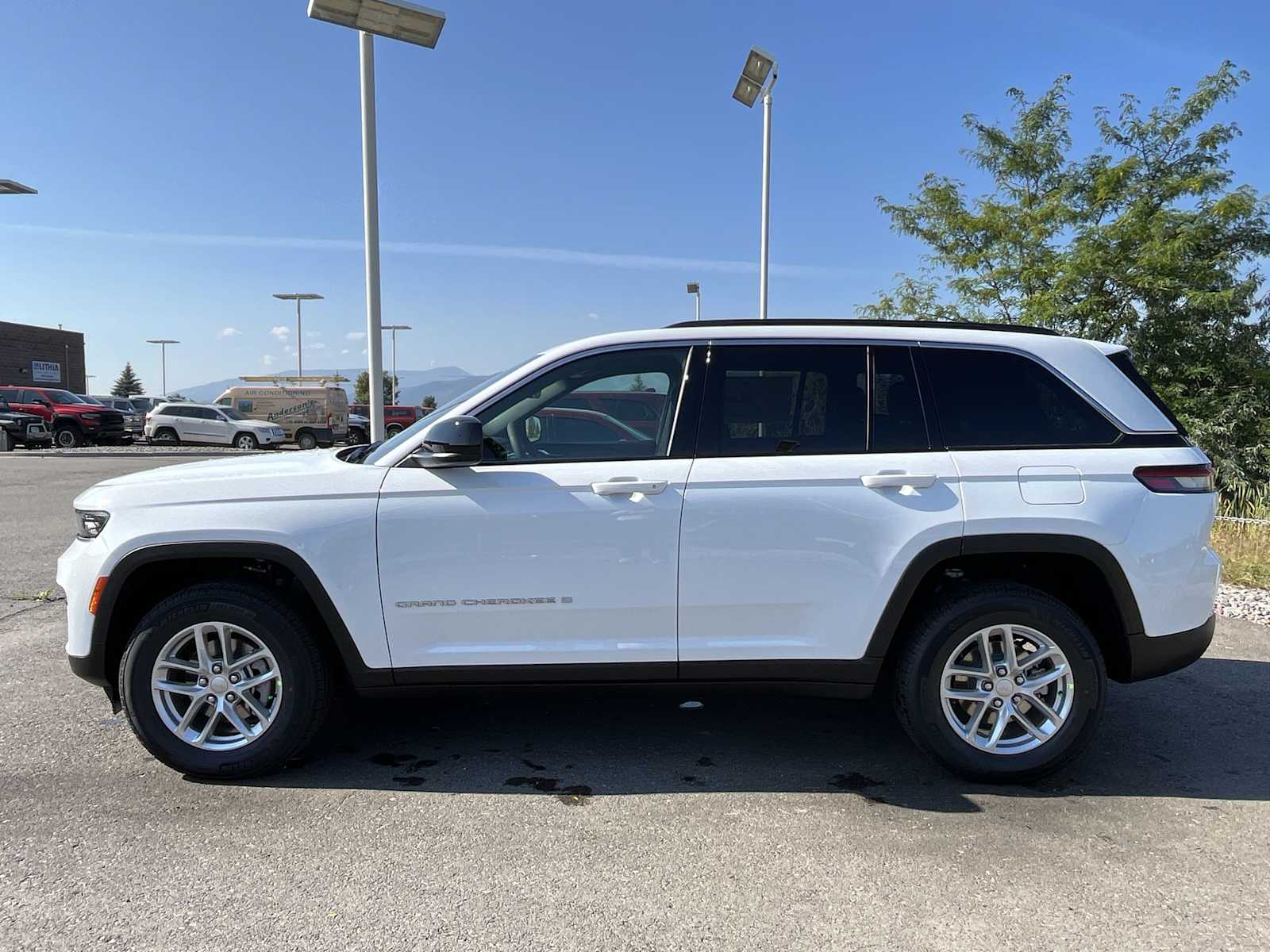 Thumbnail: 2025 Jeep Grand Cherokee - 3