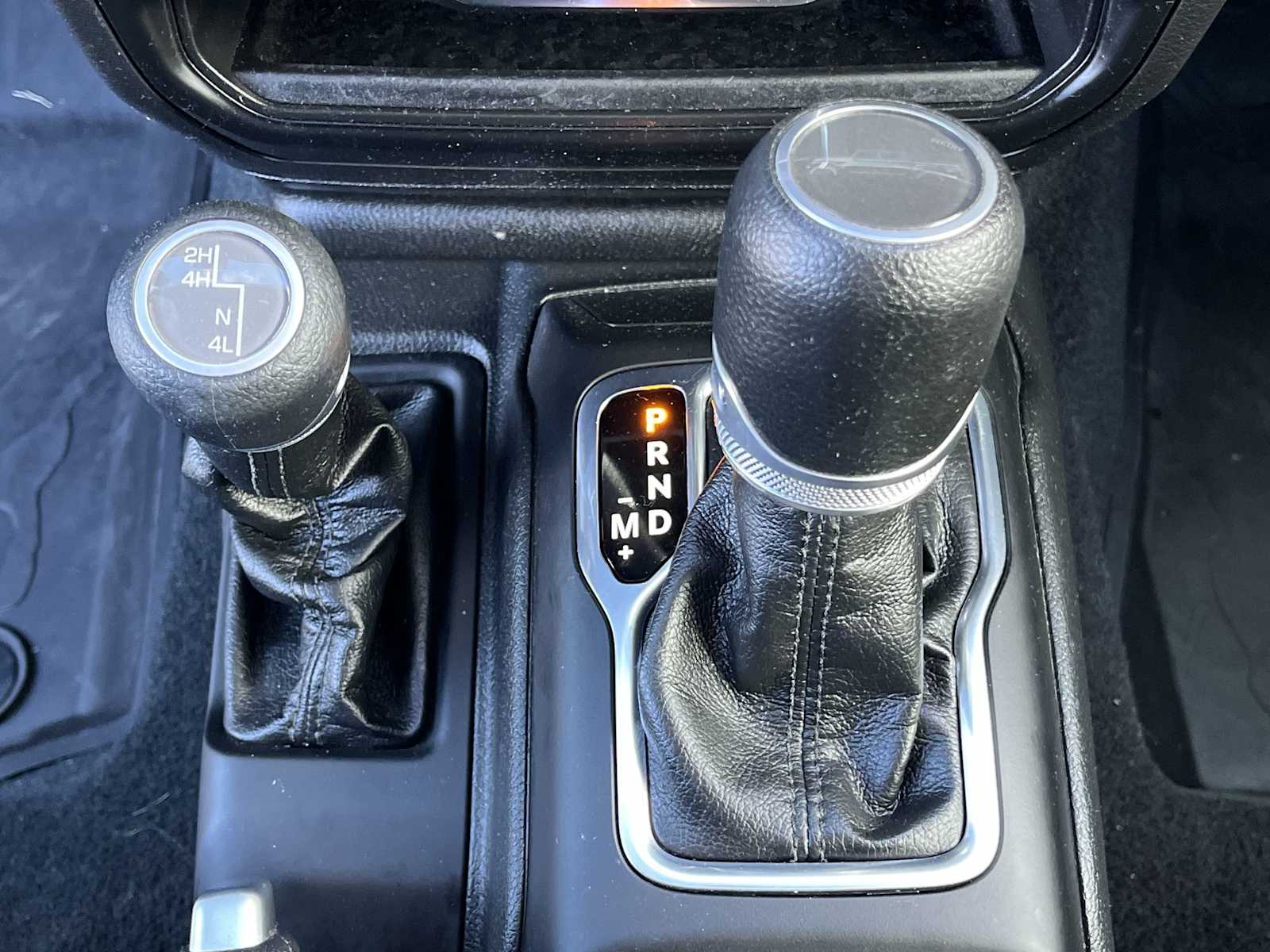 Thumbnail: 2023 Jeep Gladiator - 17