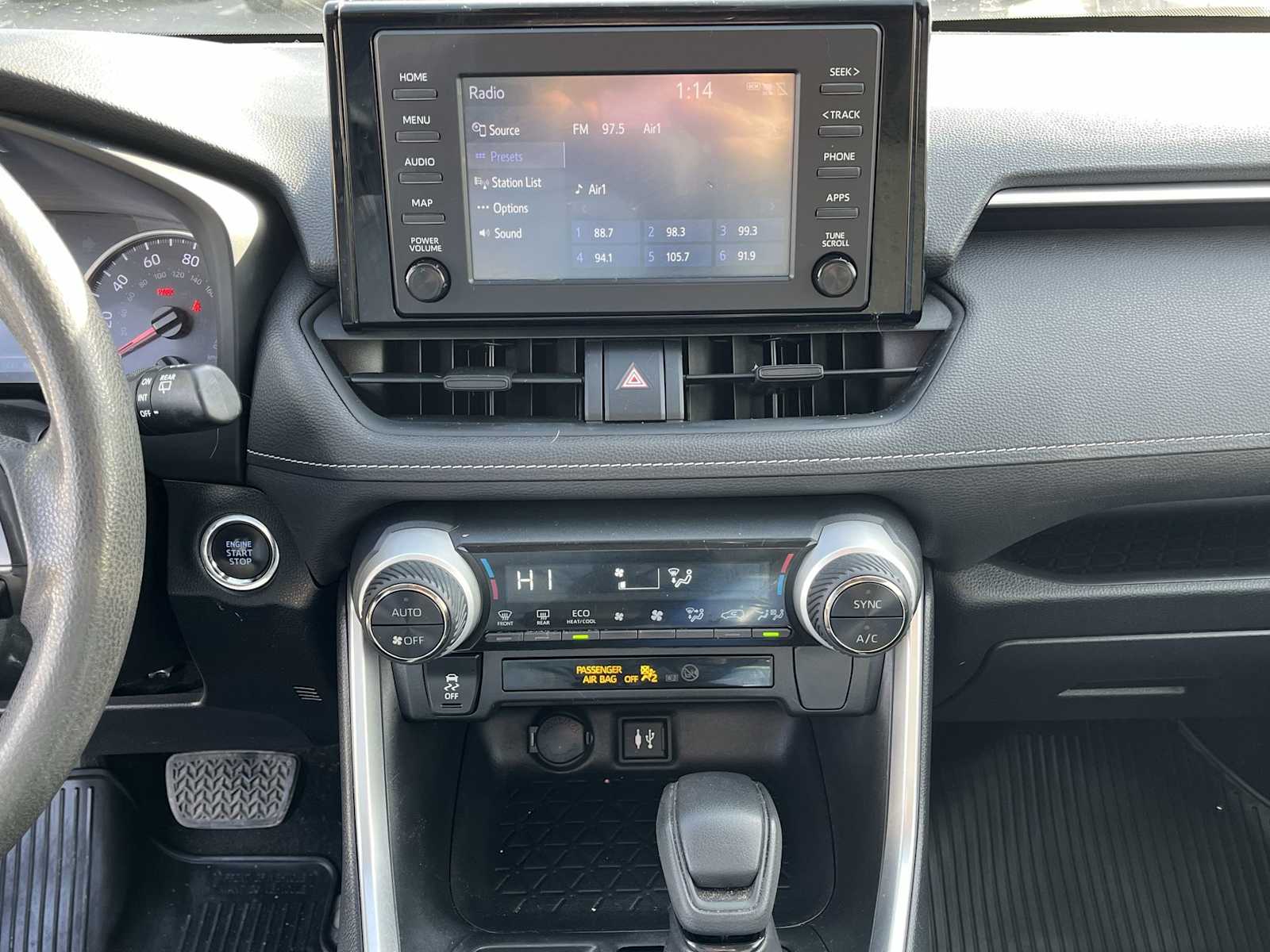 Thumbnail: 2019 Toyota RAV4 - 17