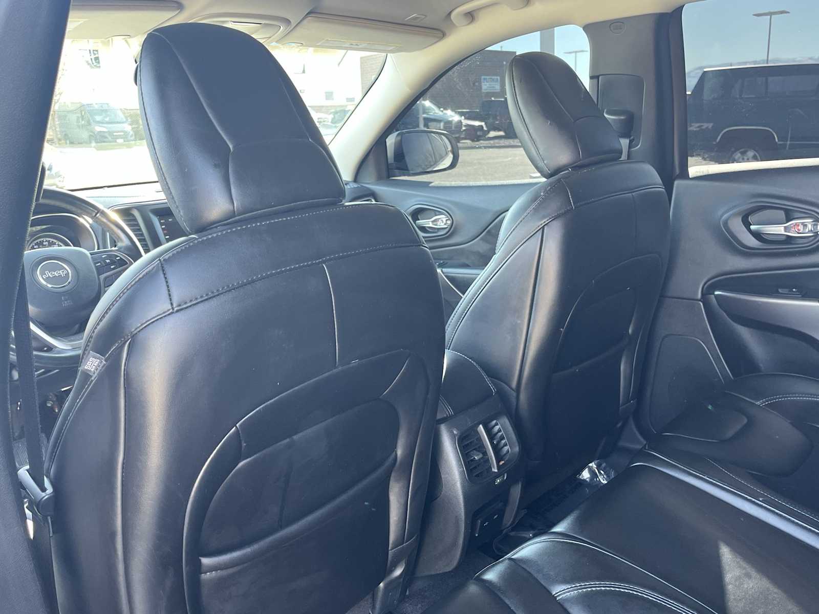 Thumbnail: 2019 Jeep Cherokee - 12