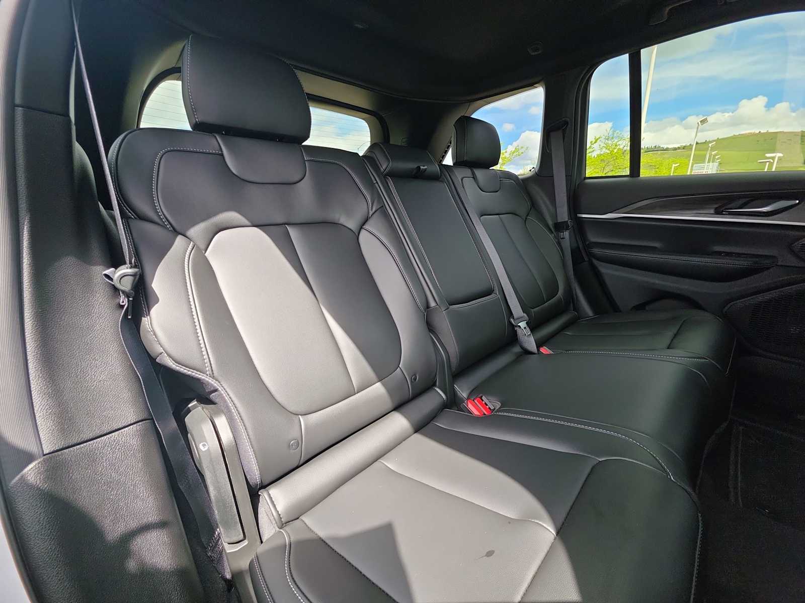 Thumbnail: 2026 Jeep Grand Cherokee - 17