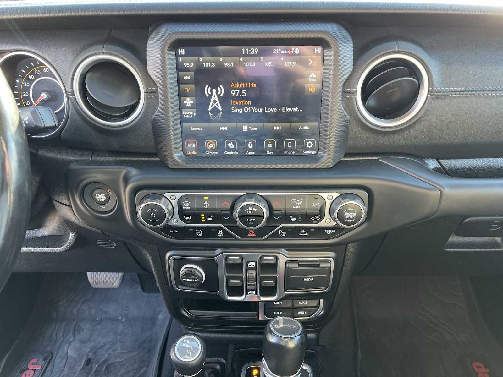 Thumbnail: 2020 Jeep Gladiator - 16