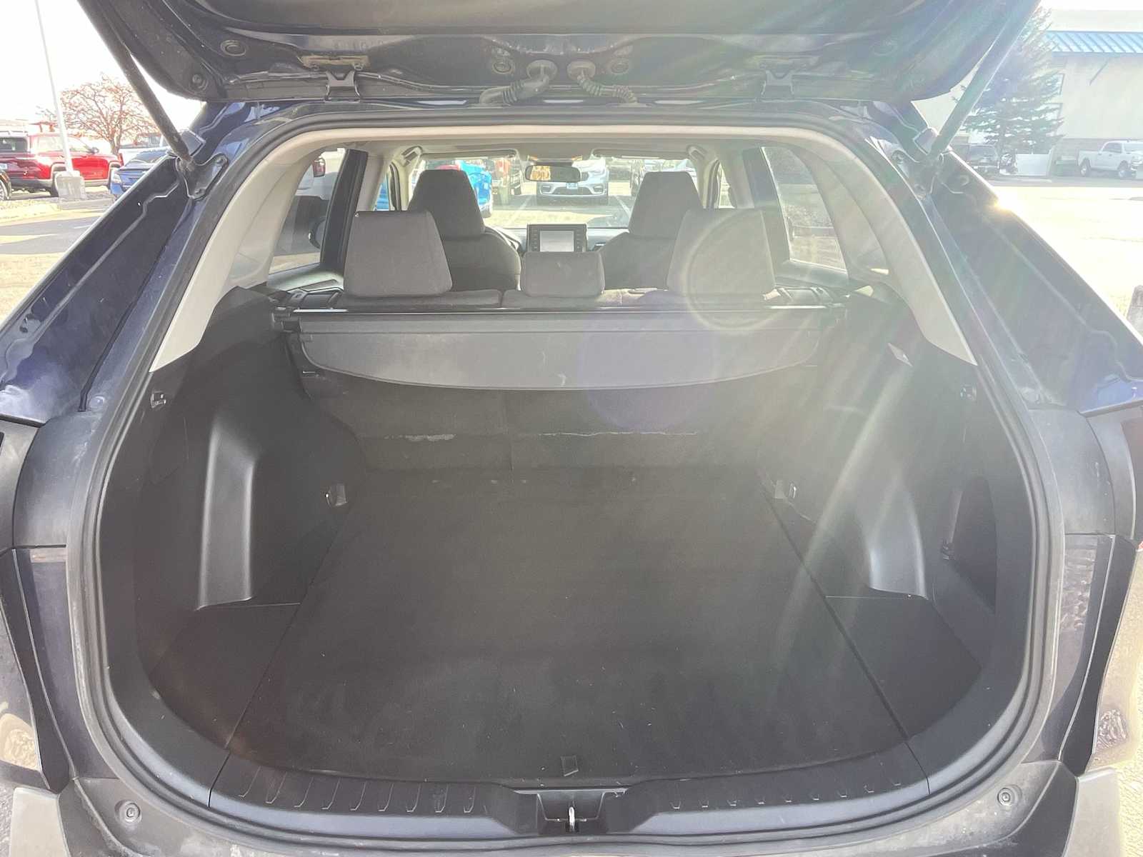 Thumbnail: 2019 Toyota RAV4 - 20