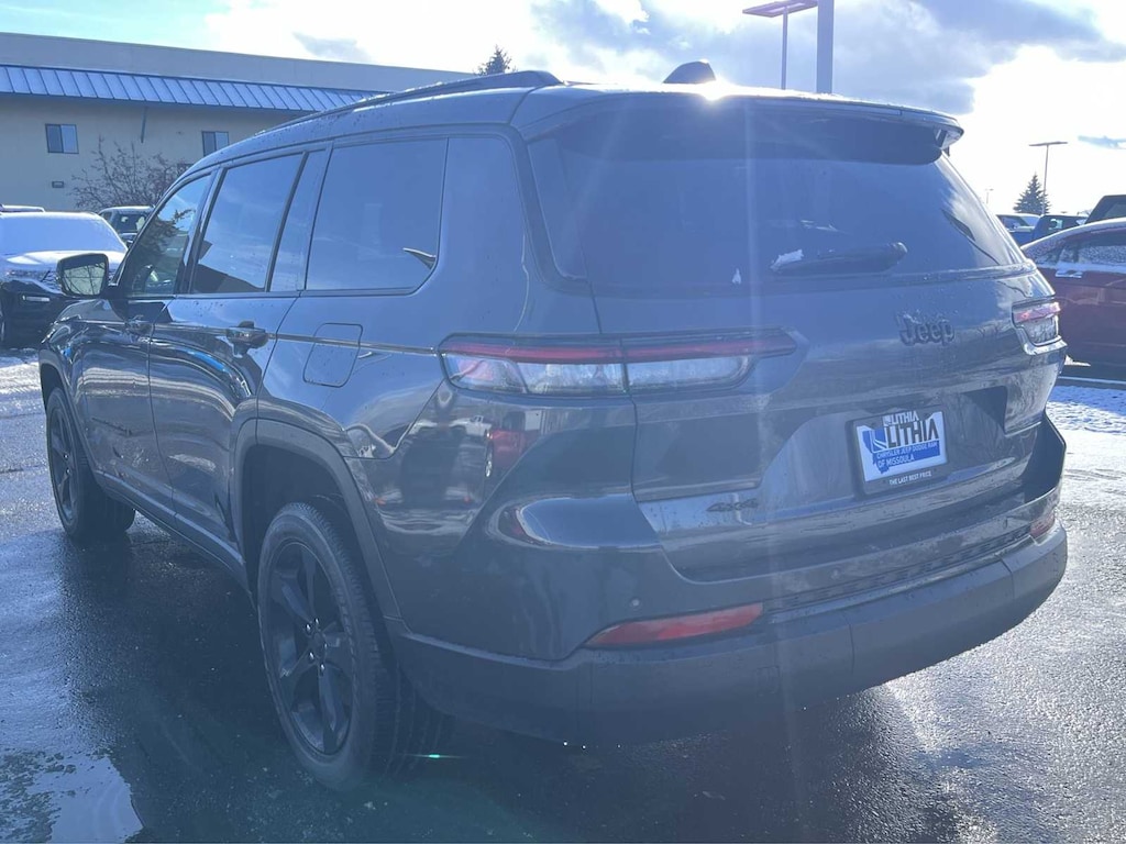 Used 2023 Jeep Grand Cherokee L Laredo SUV