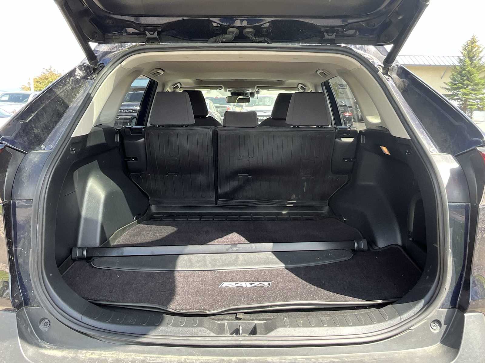 Thumbnail: 2019 Toyota RAV4 - 19